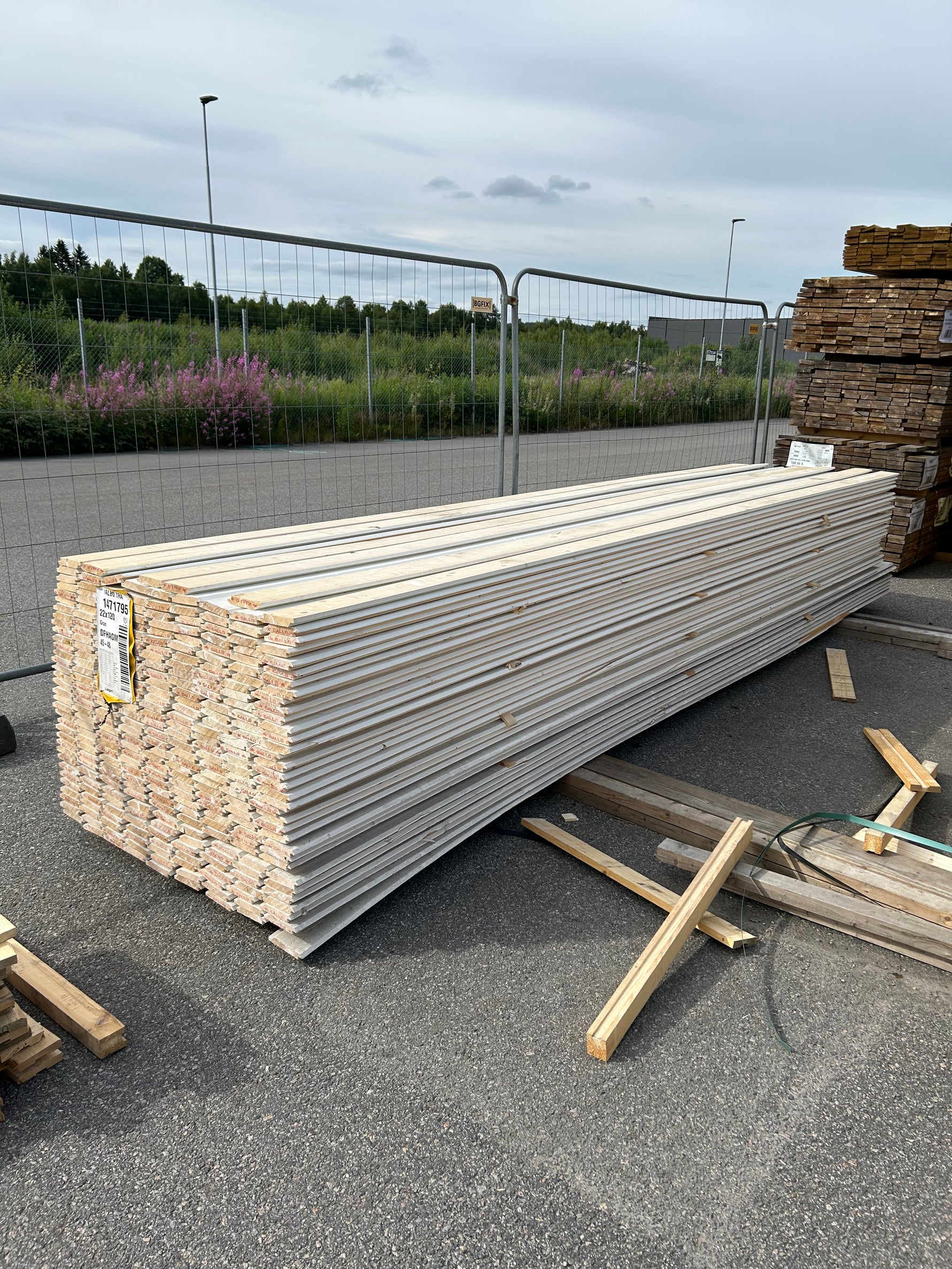 Paket Dubbelfas Halvspont 22x120mm 4,50–4,80m 303st Grundmålad