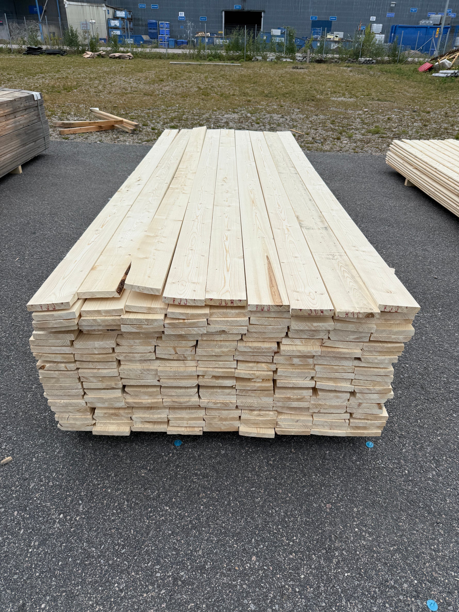 Paket Finsågade Brädor 22x120 mm – 3,00–3,60 m (Andra sortering)