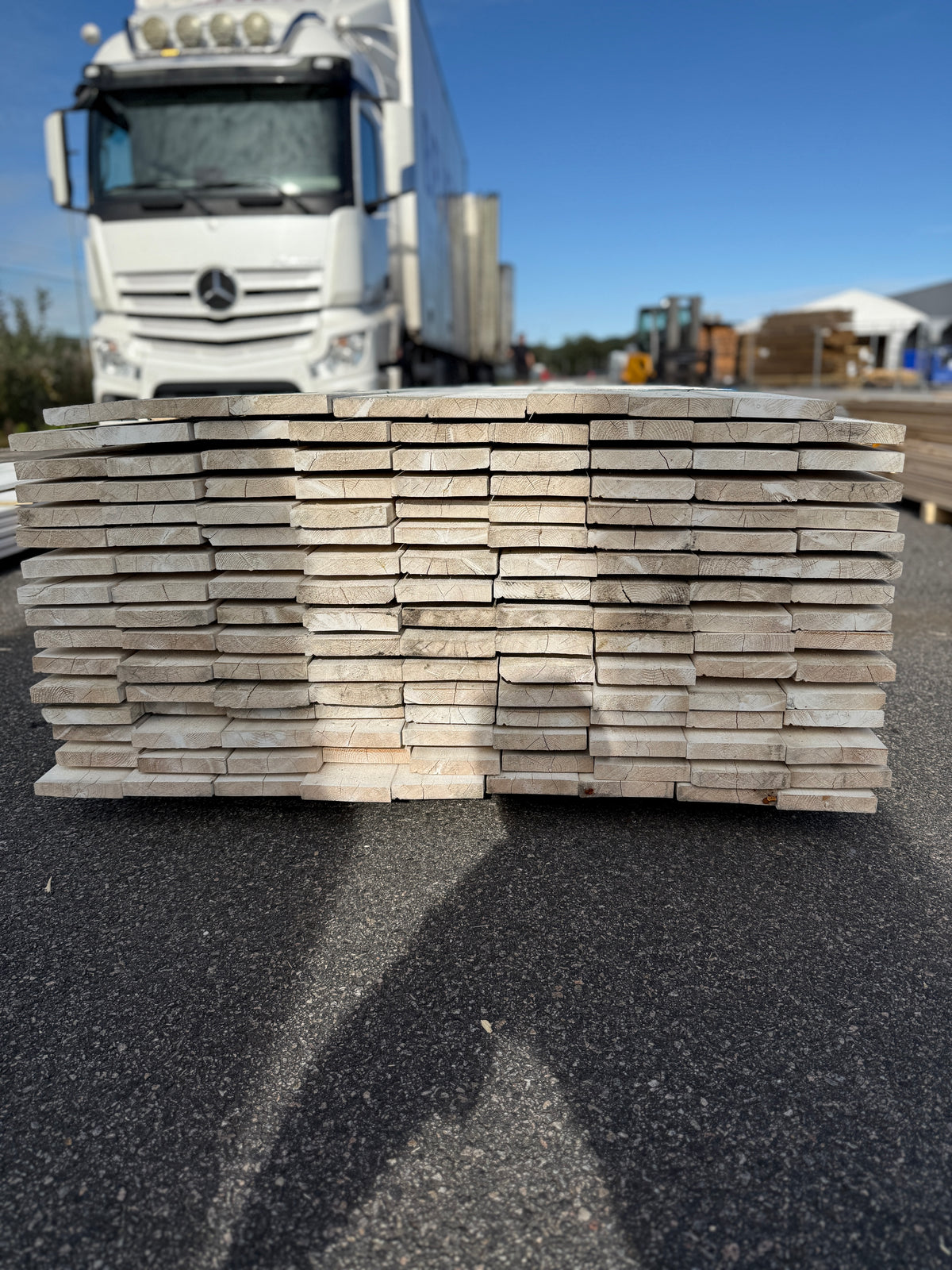 Paket Finsågade Brädor 22x120mm 3,00m 143st Grundmålade
