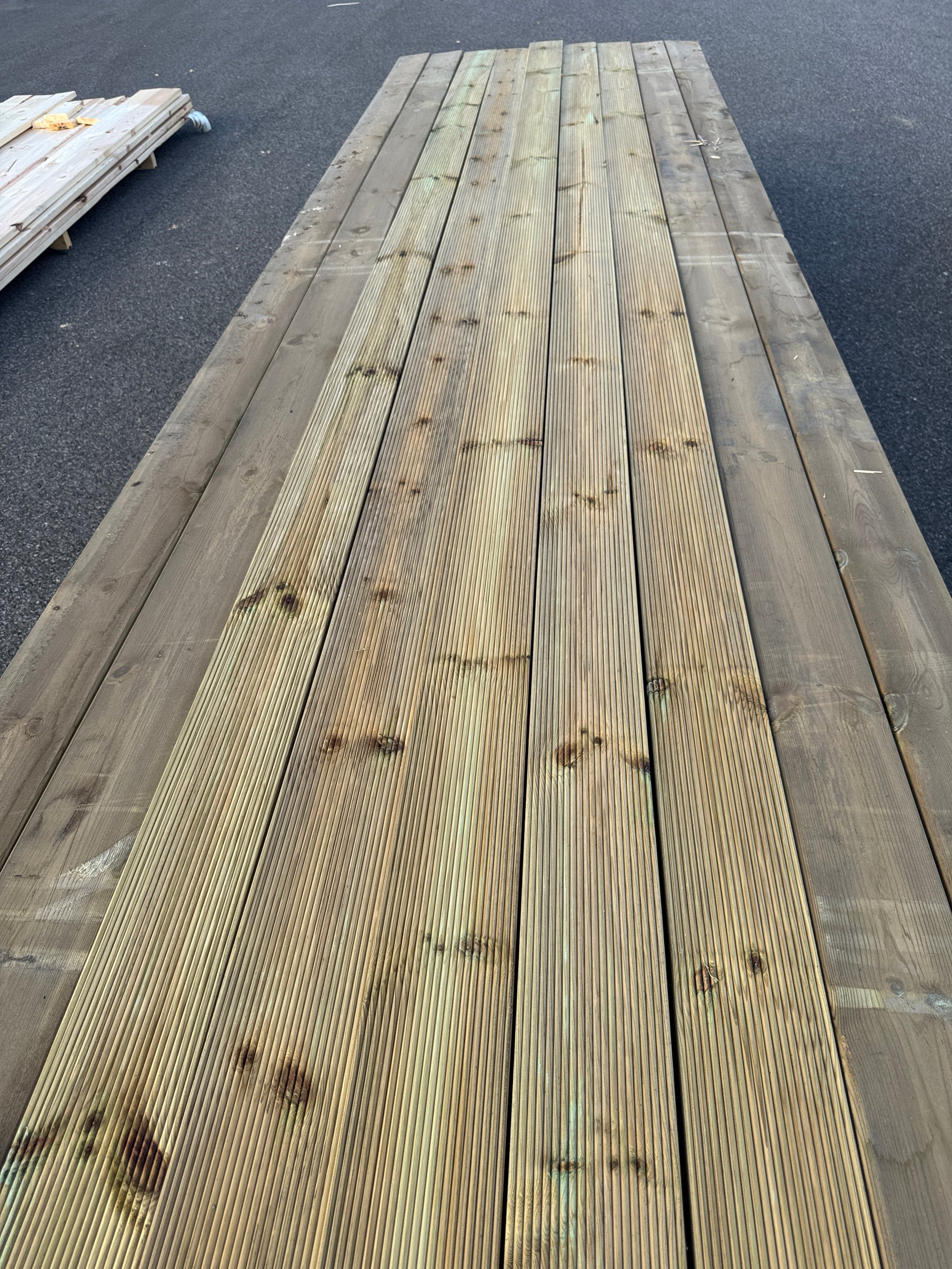 Paket Rillad Trall 28x120 – 144st – 4.20 m – NTR AB A-sortering