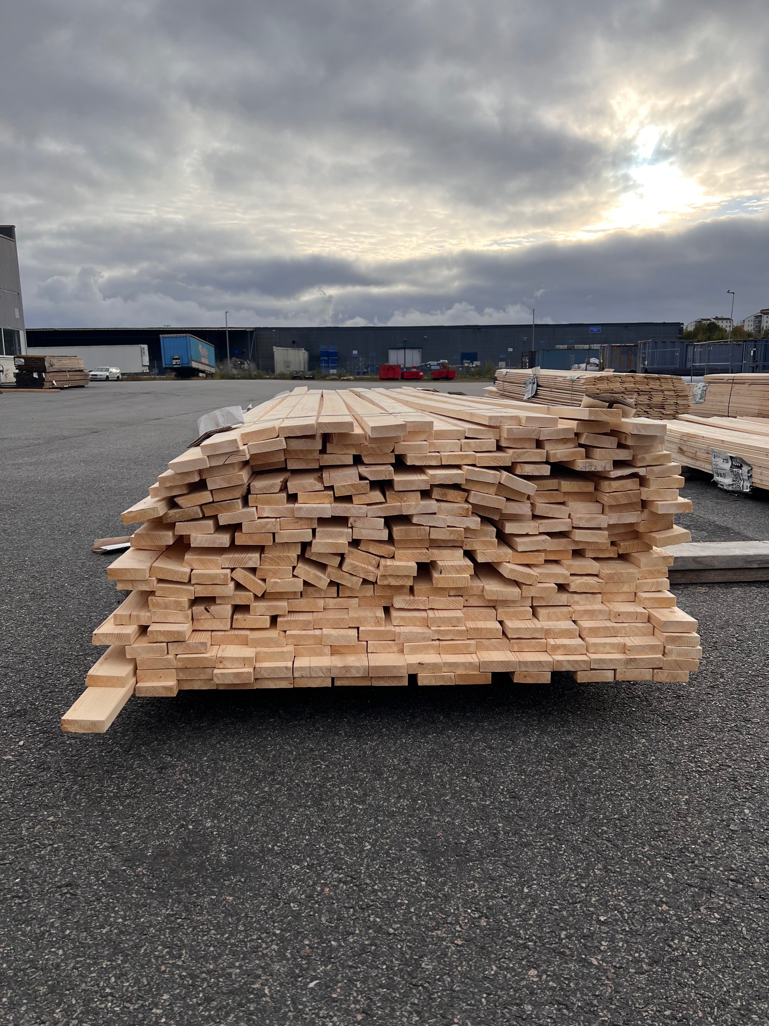 Paket ytterpanelbräda 22x070 262 st 3.0 - 5.40m obehandlad