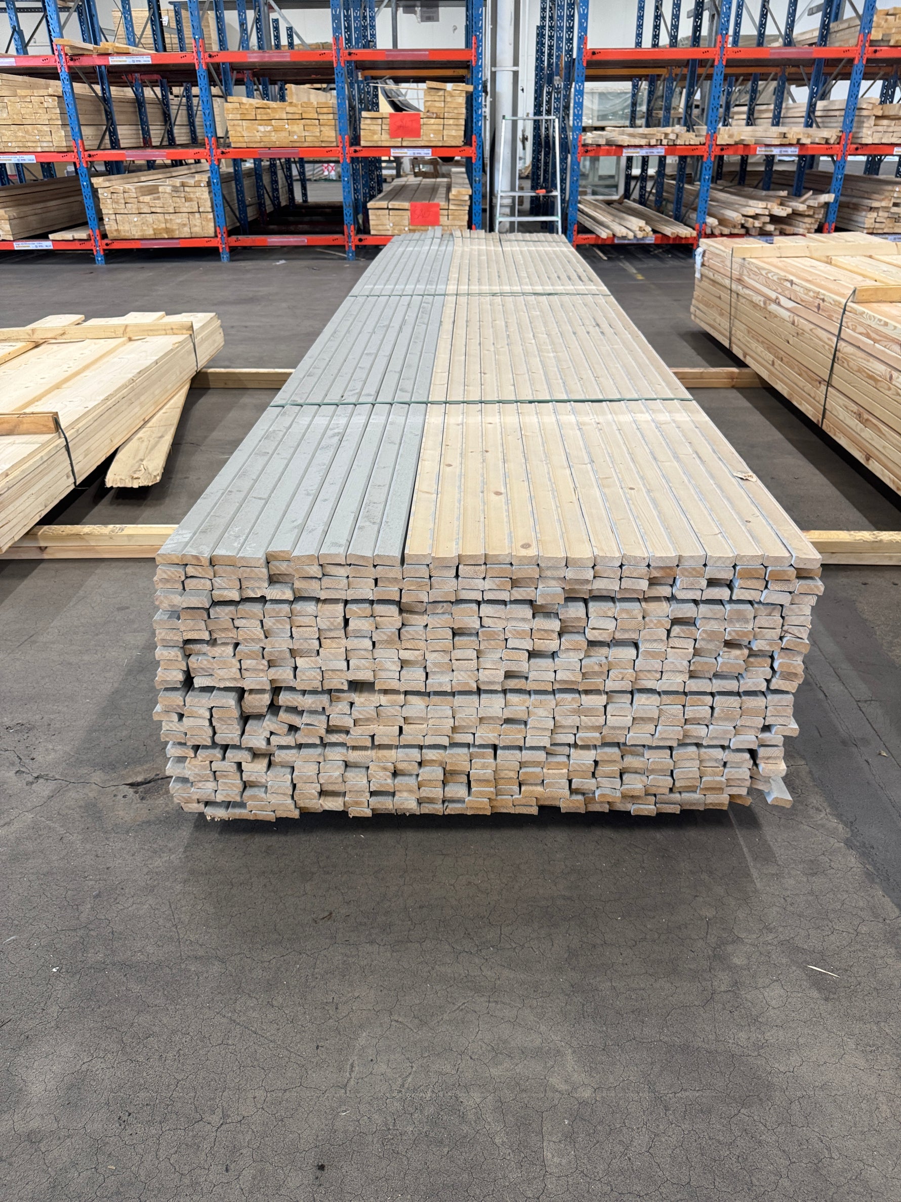 Paket Finsågad Fasadläkt 22x45mm 4,80m – 576 st Grå