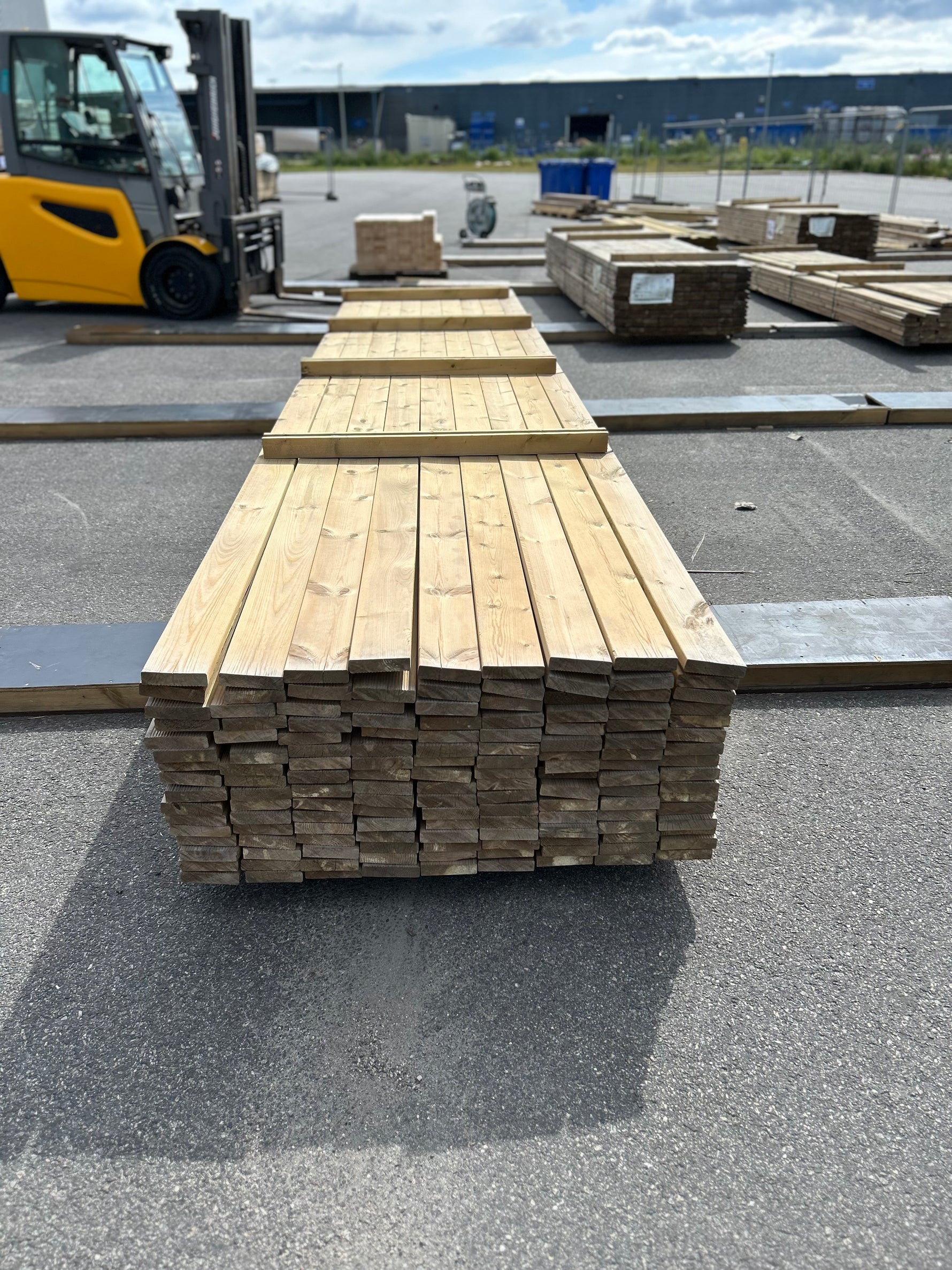 Paket Tryckimpregnerad Rillad Trall 28x120mm 5,10m 144st Väderbitet