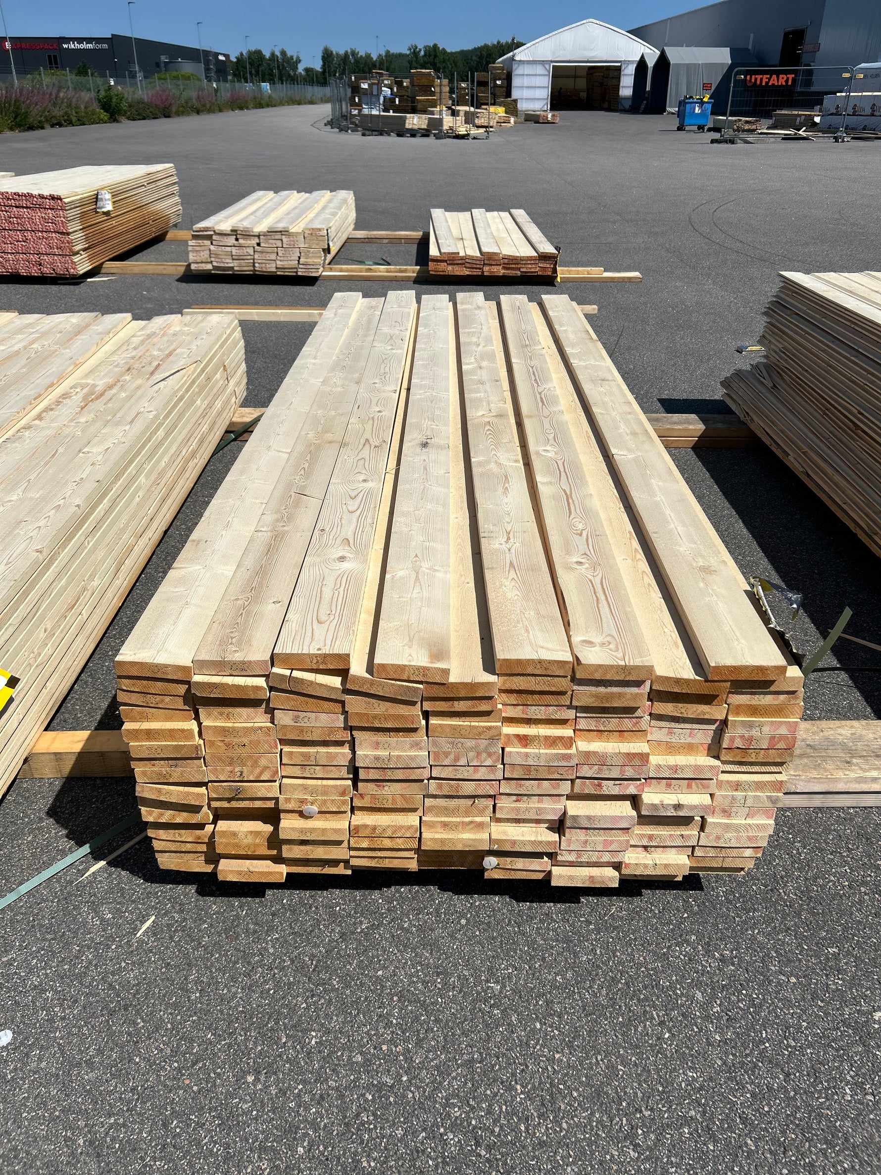 Paket Finsågade Brädor 28x120mm 3.0m 142st Obehandlade