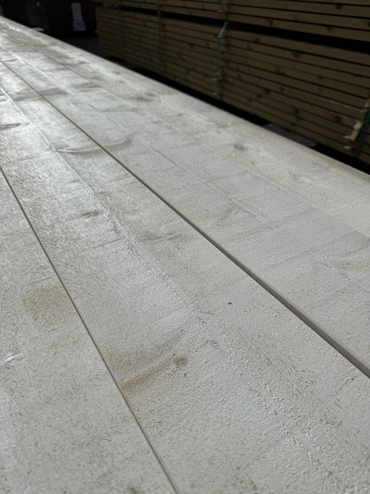 Paket Finsågade Brädor 22x170mm, 150st 5,40m Grundmålade