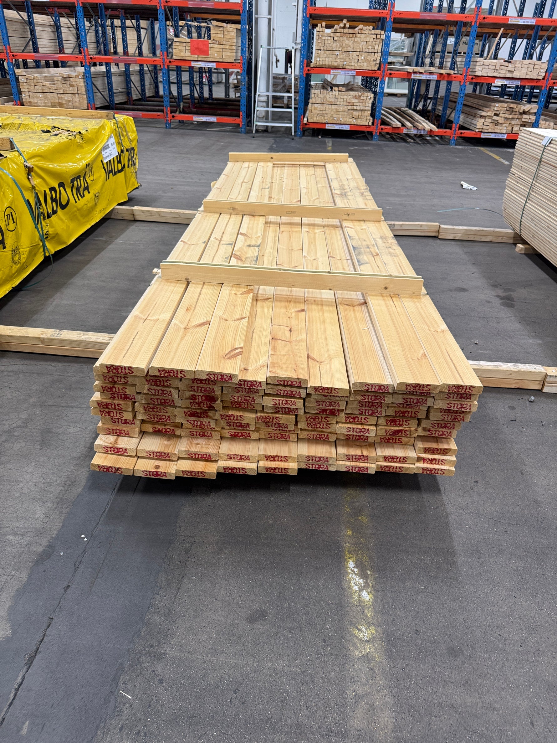 Paket Hyvlade Brädor 28x120mm 3,60m – 95 st Felhyvlade