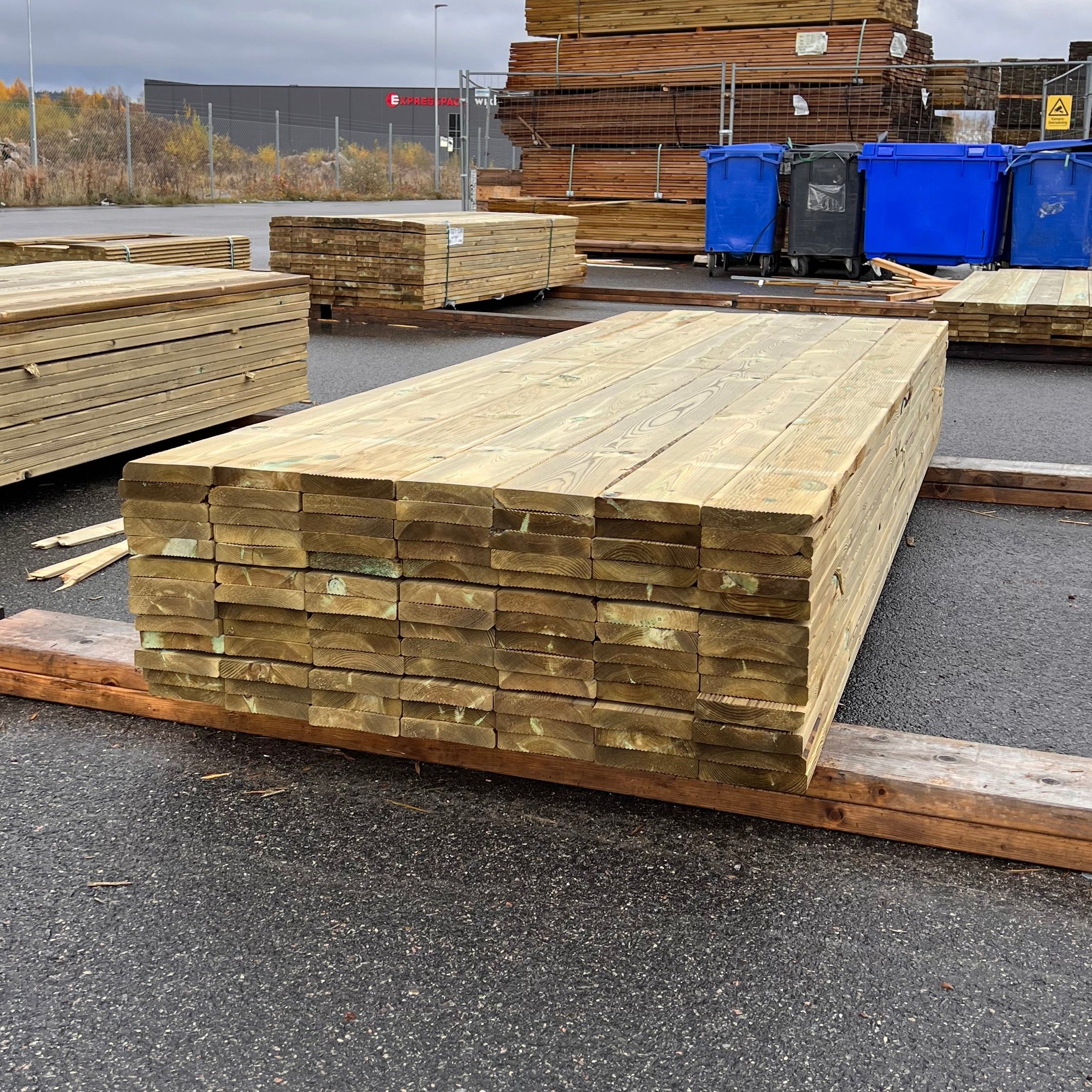 Paket Rillad Trall Tryckimpregnerad 28x145mm – 91 st (3,0 m, Furu, B-sort)