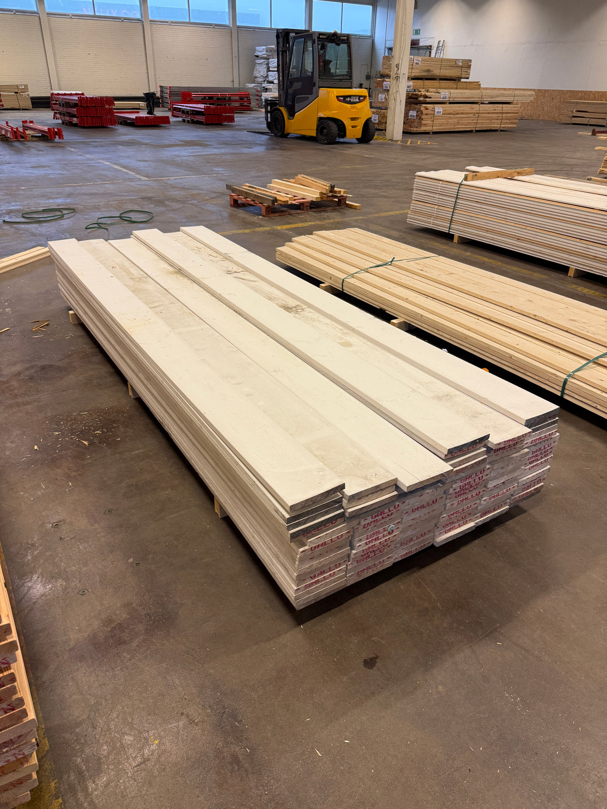 Paket Finsågade Brädor Grundmålade 22×170 mm – 3,00 m – 93 st