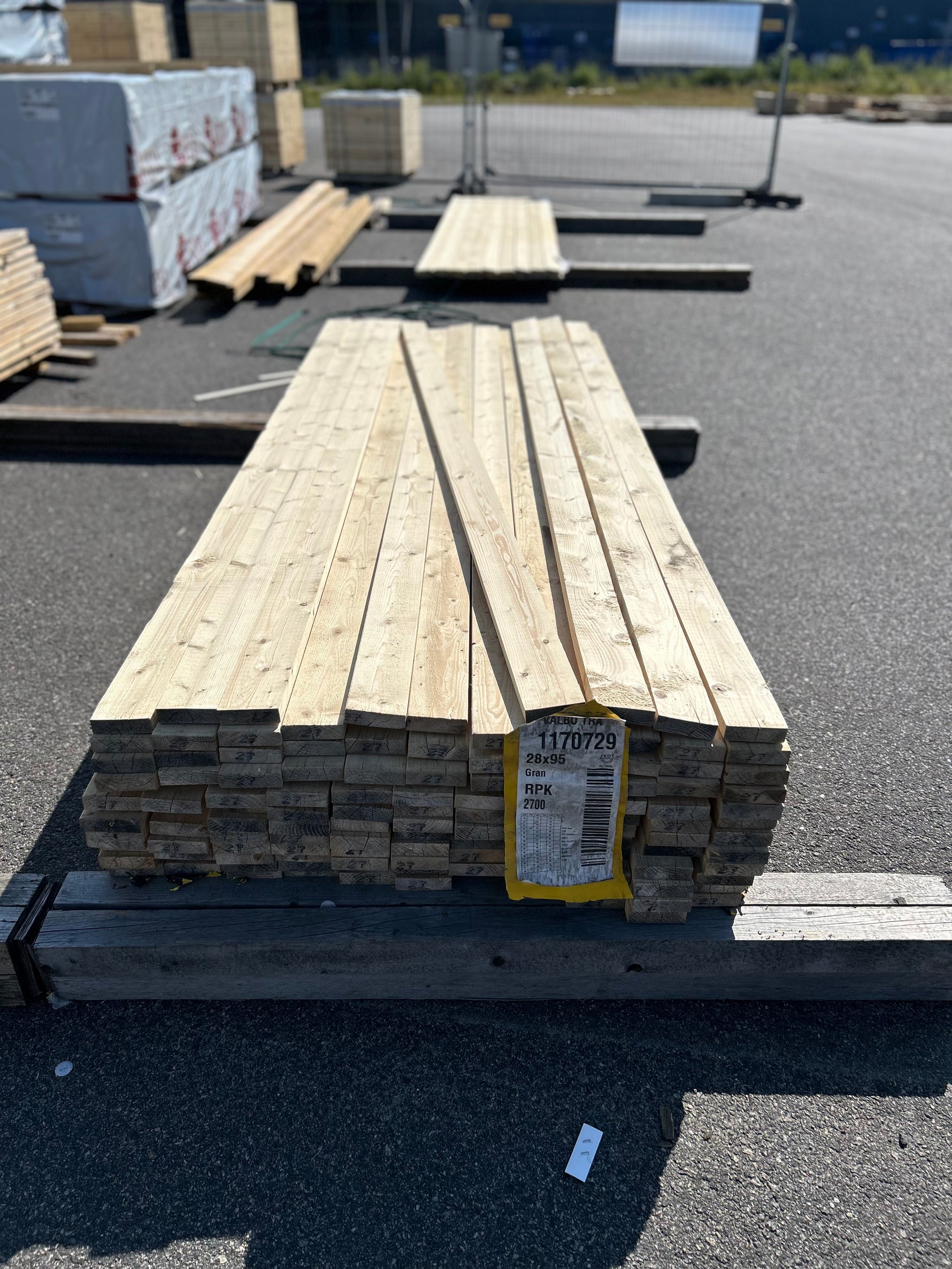 Paket Finsågade Brädor 28x95mm – 2,70 m – 128 st