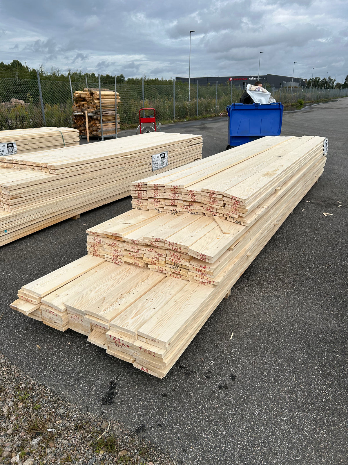 Paket Finsågade Brädor 22x170 mm – 4,20–5,40 m (Andra sortering)