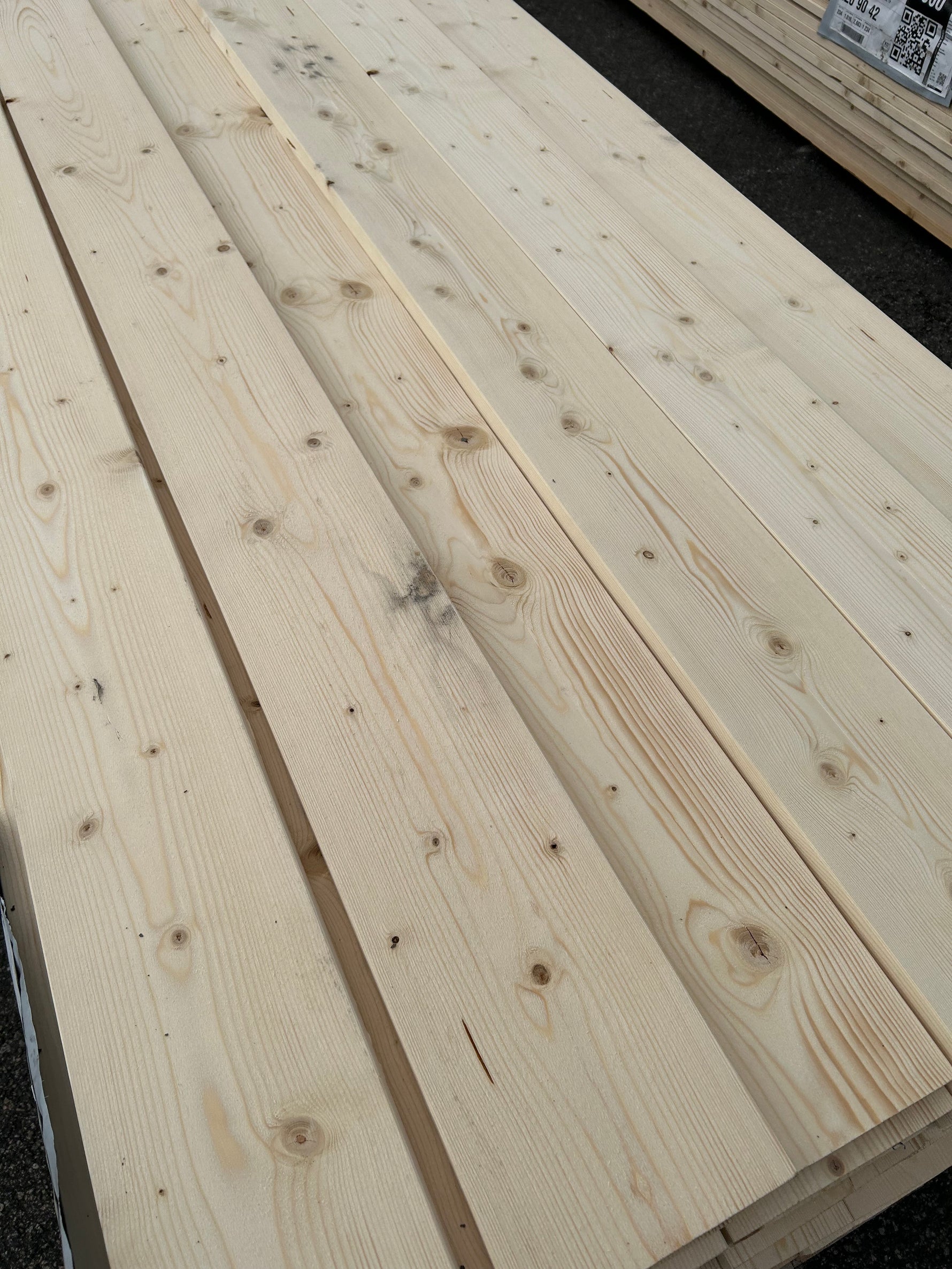 Paket Finsågade Brädor 22x170 mm – 4,20–5,40 m (Andra sortering)