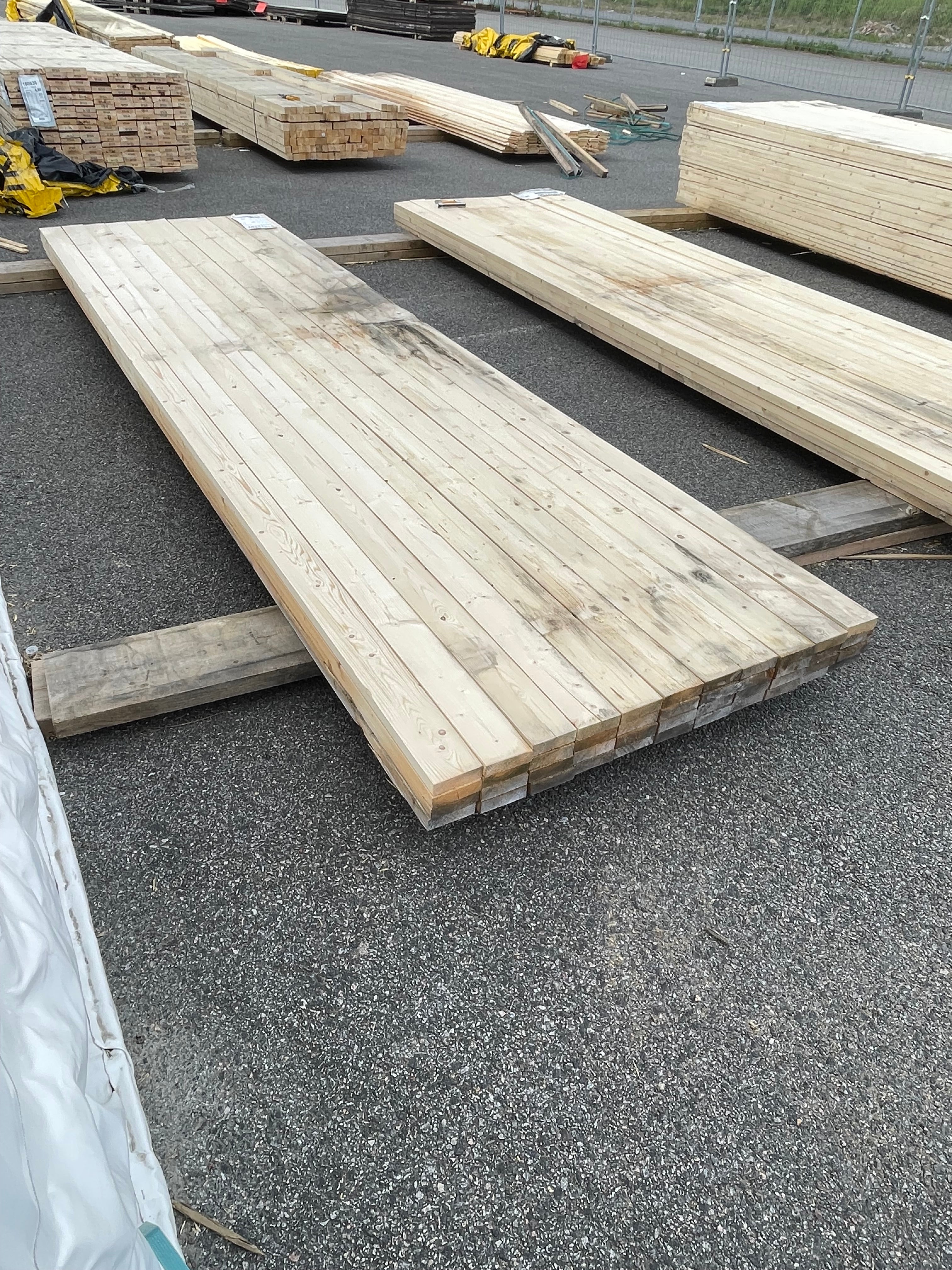 Paket Finsågad Panel Gran 28x95 mm – 3,90 m – 44 st MÖGEL