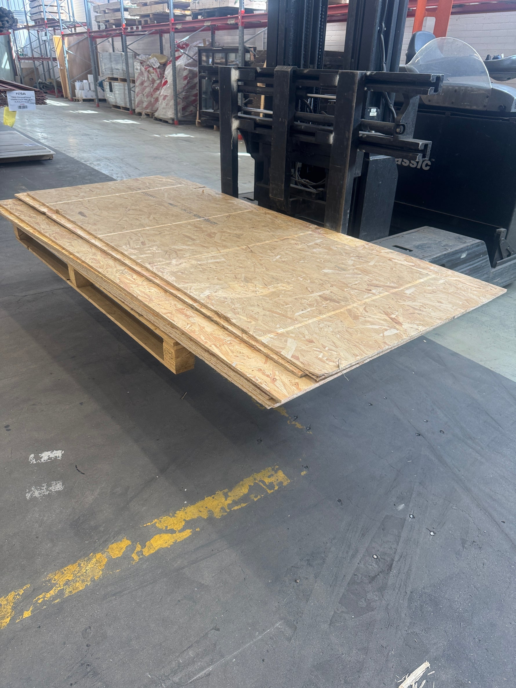 Parti OSB-skivor 11 mm kantskadade – 7 st