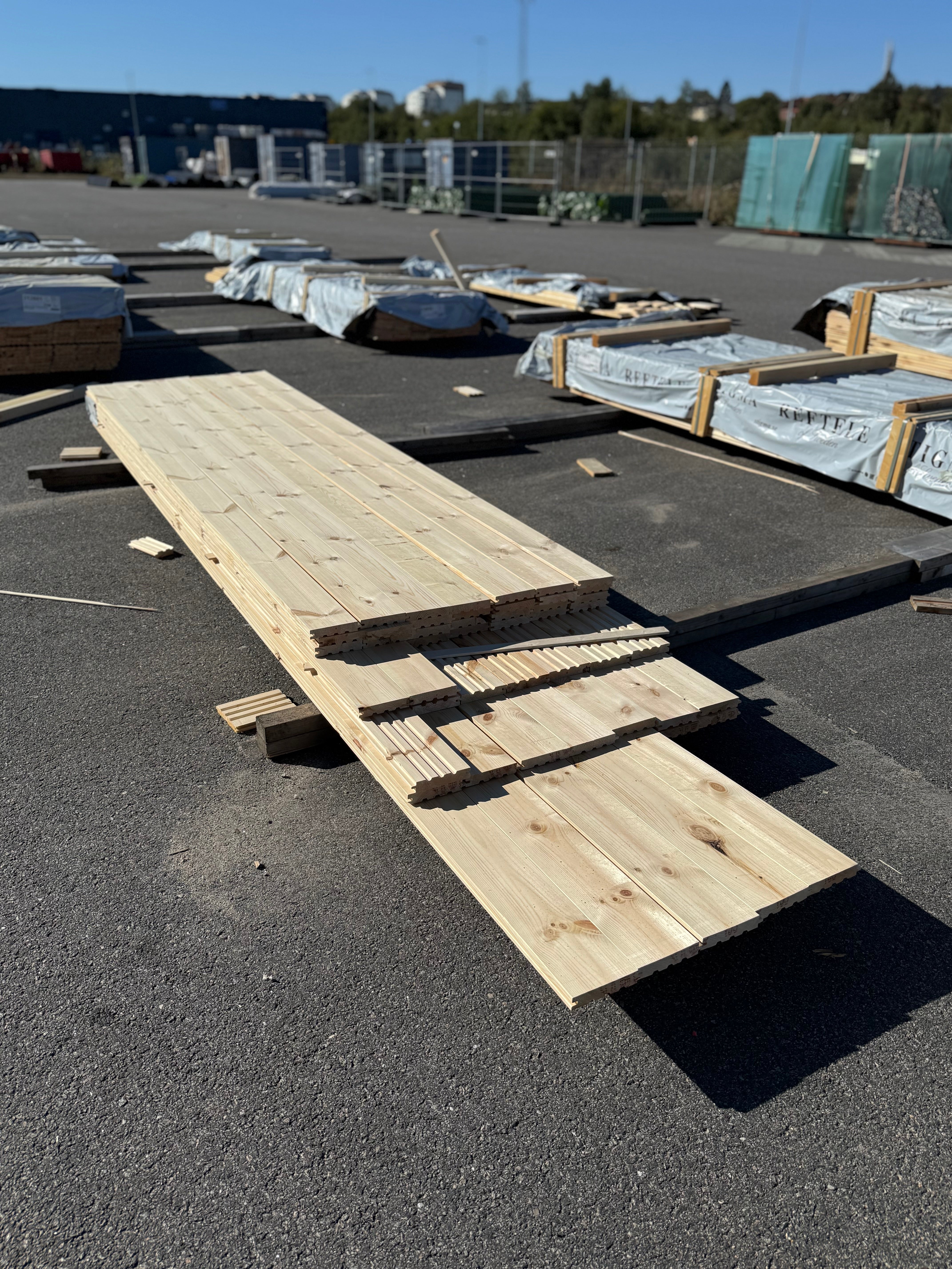 Paket Golv 26,5x142mm – 49 st (3,30–4,50 m, furu, obehandlad)