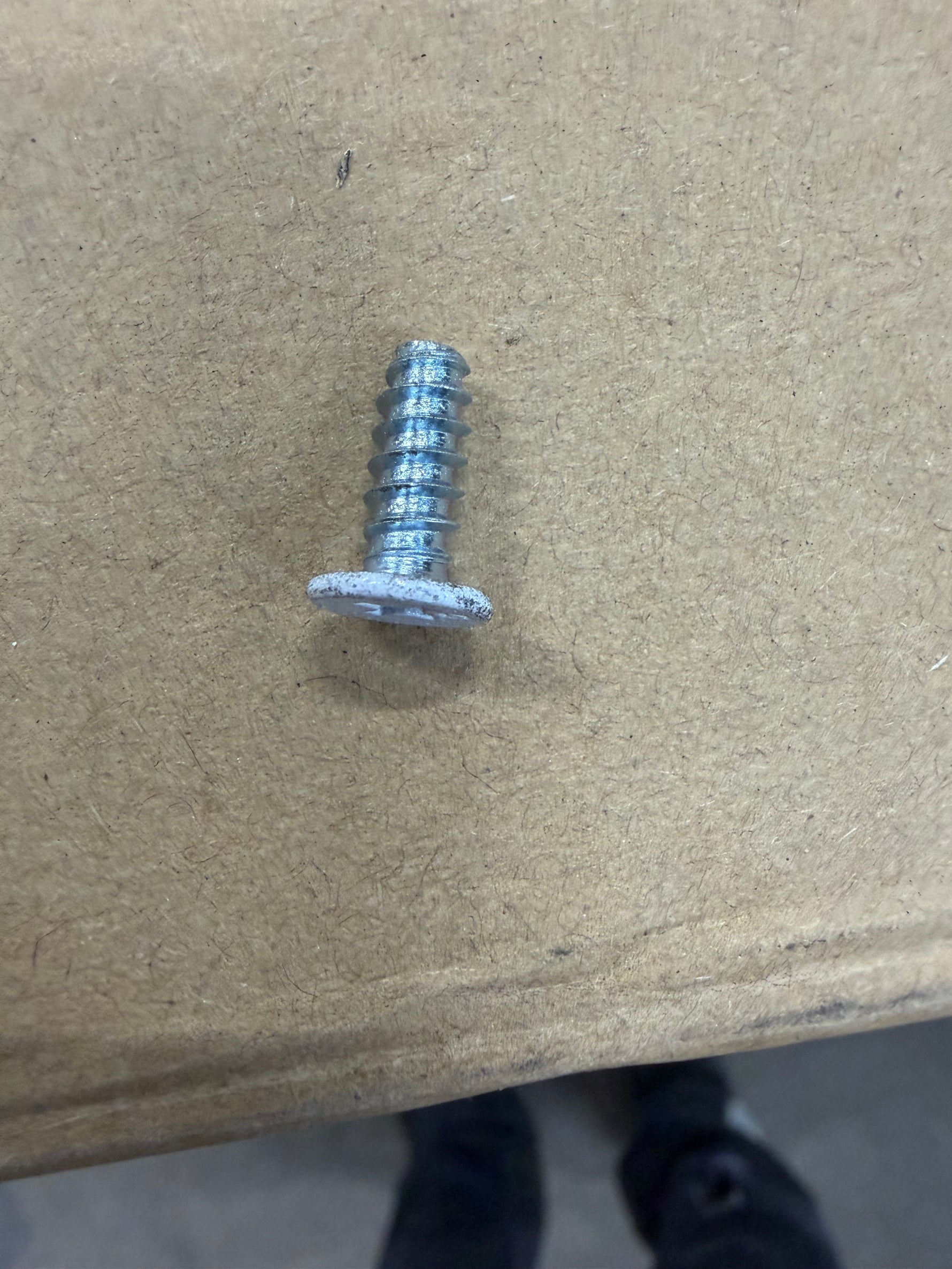 Montageskruv 4,8x12mm, 9 Burkar