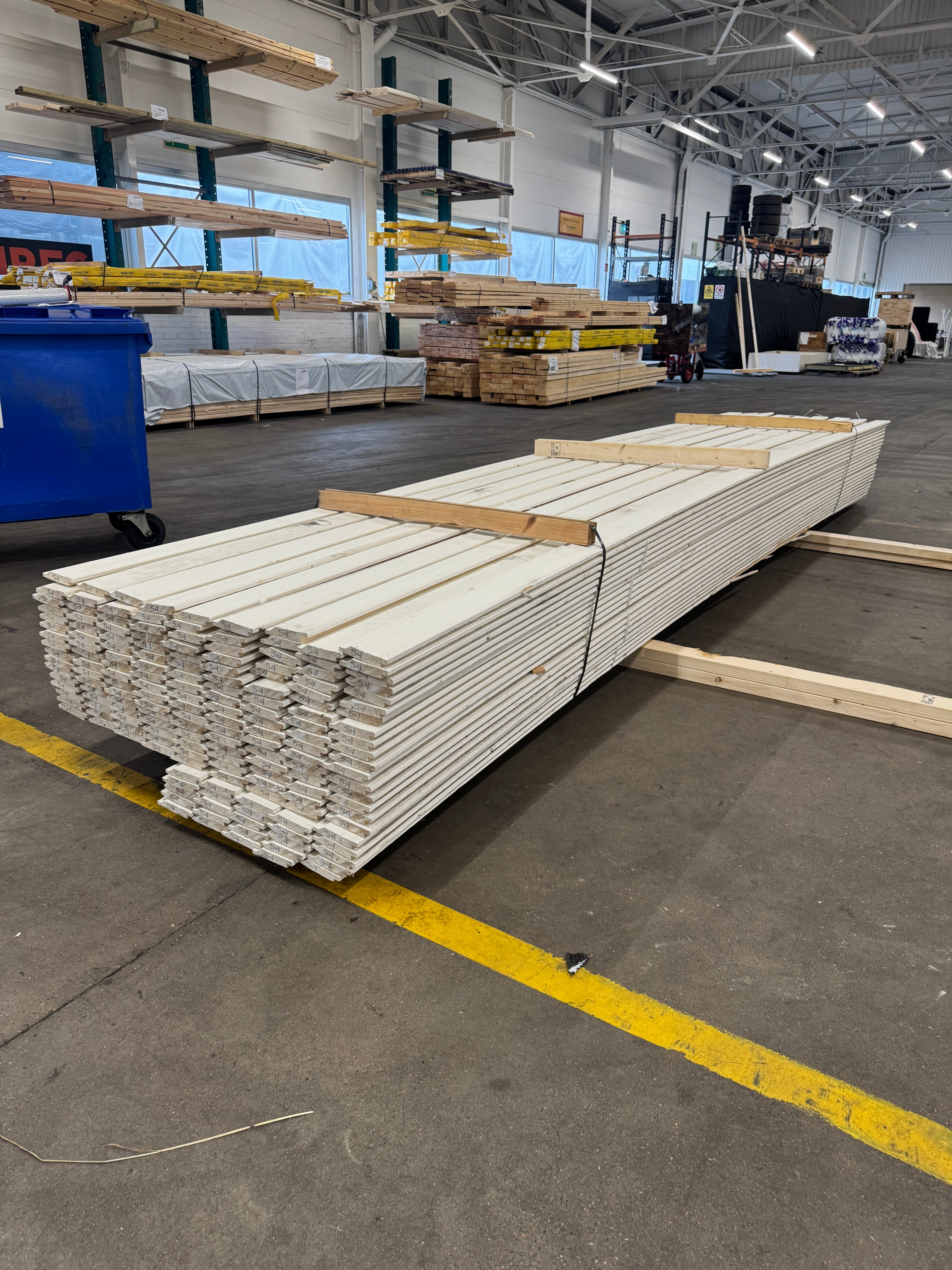 Paket Ytterpanel Enkelfas Halvspont 22x120mm – 164 st (4,80–5,40 m, gran, vitmålad)