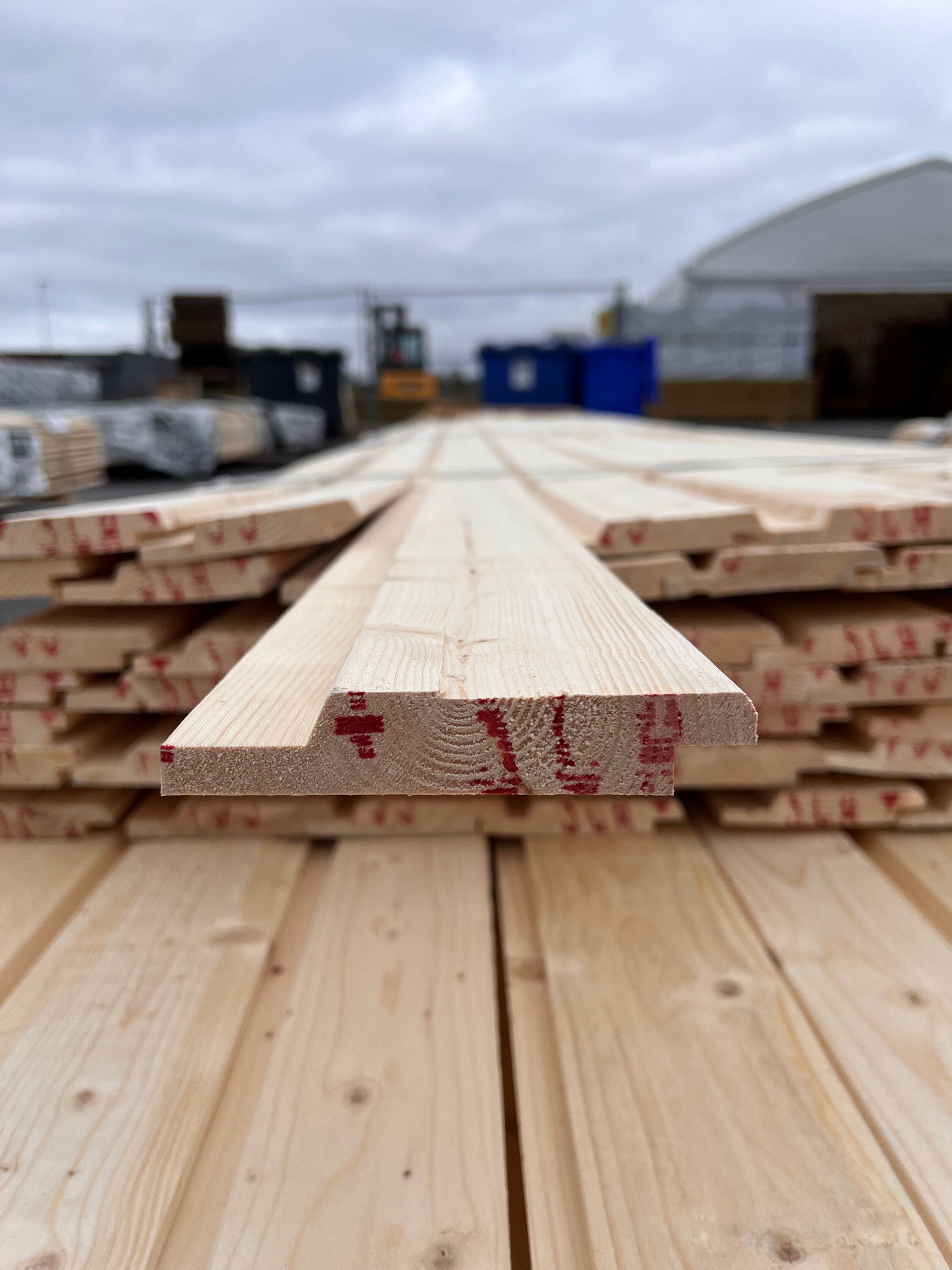 Paket Falsad Spårpanel 22x120mm 101st 3.60–4.20m, B-sort