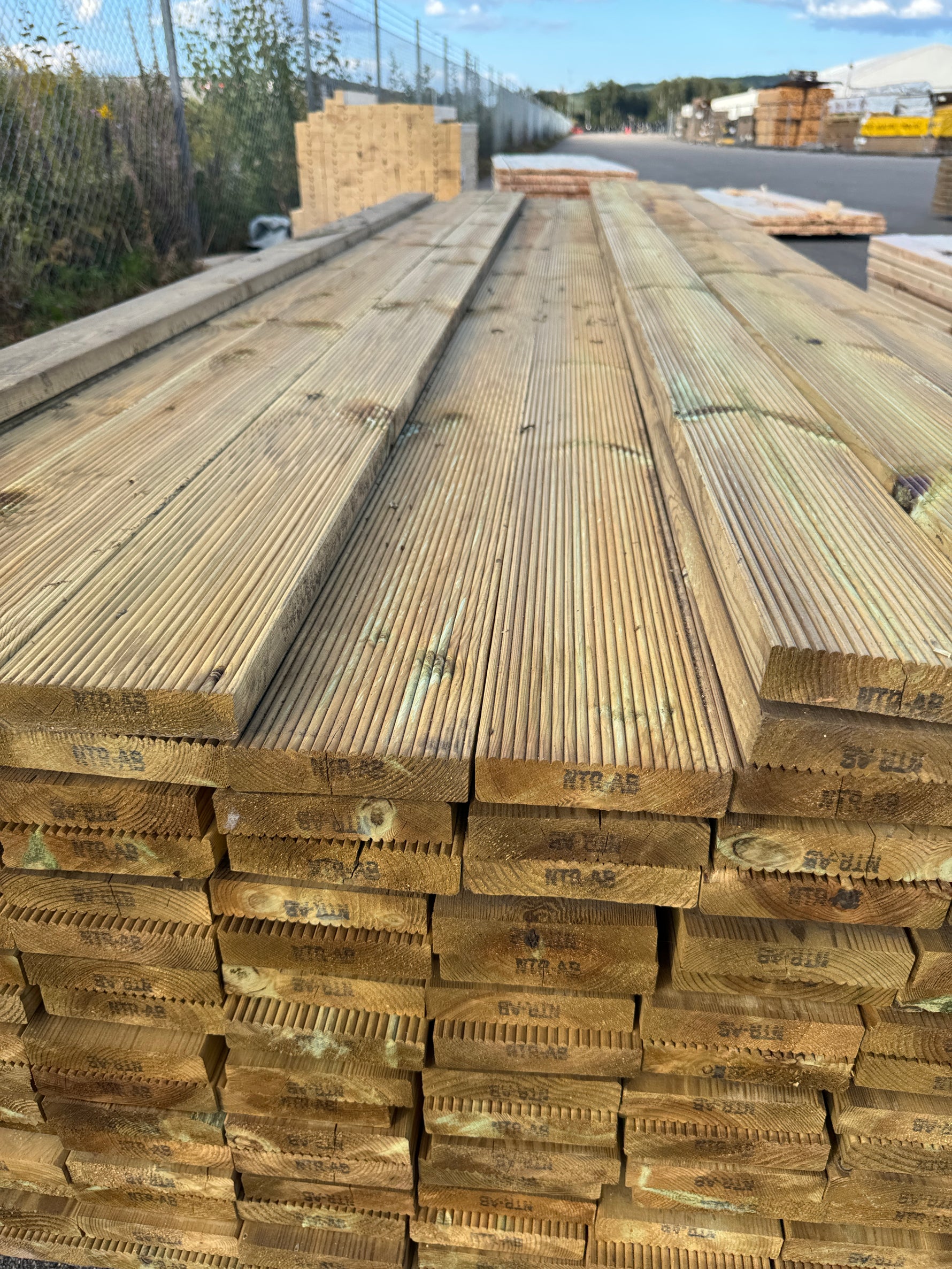 Paket Rillad Trall 28x120 – 144st – 3.60 m – NTR AB A-sortering