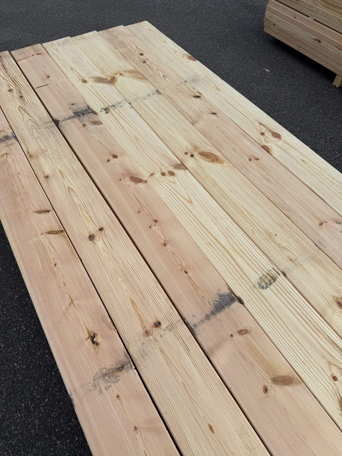 Paket Hyvlade Furu Brädor 34x145mm 4,80m – 63st (Andra Sortering)