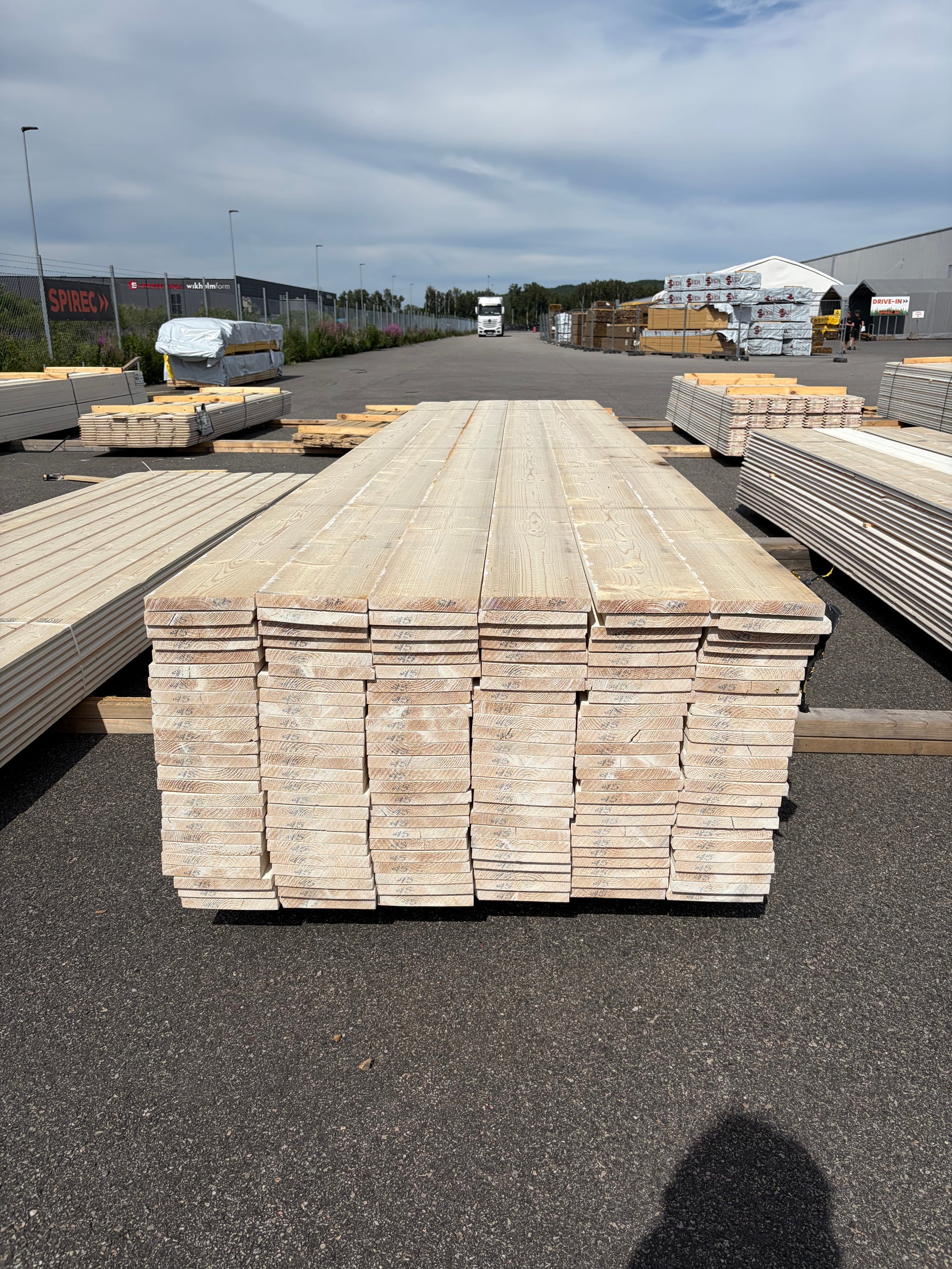 Paket Finsågade Brädor 22x170mm, 150st 4.50m Mellanstruken