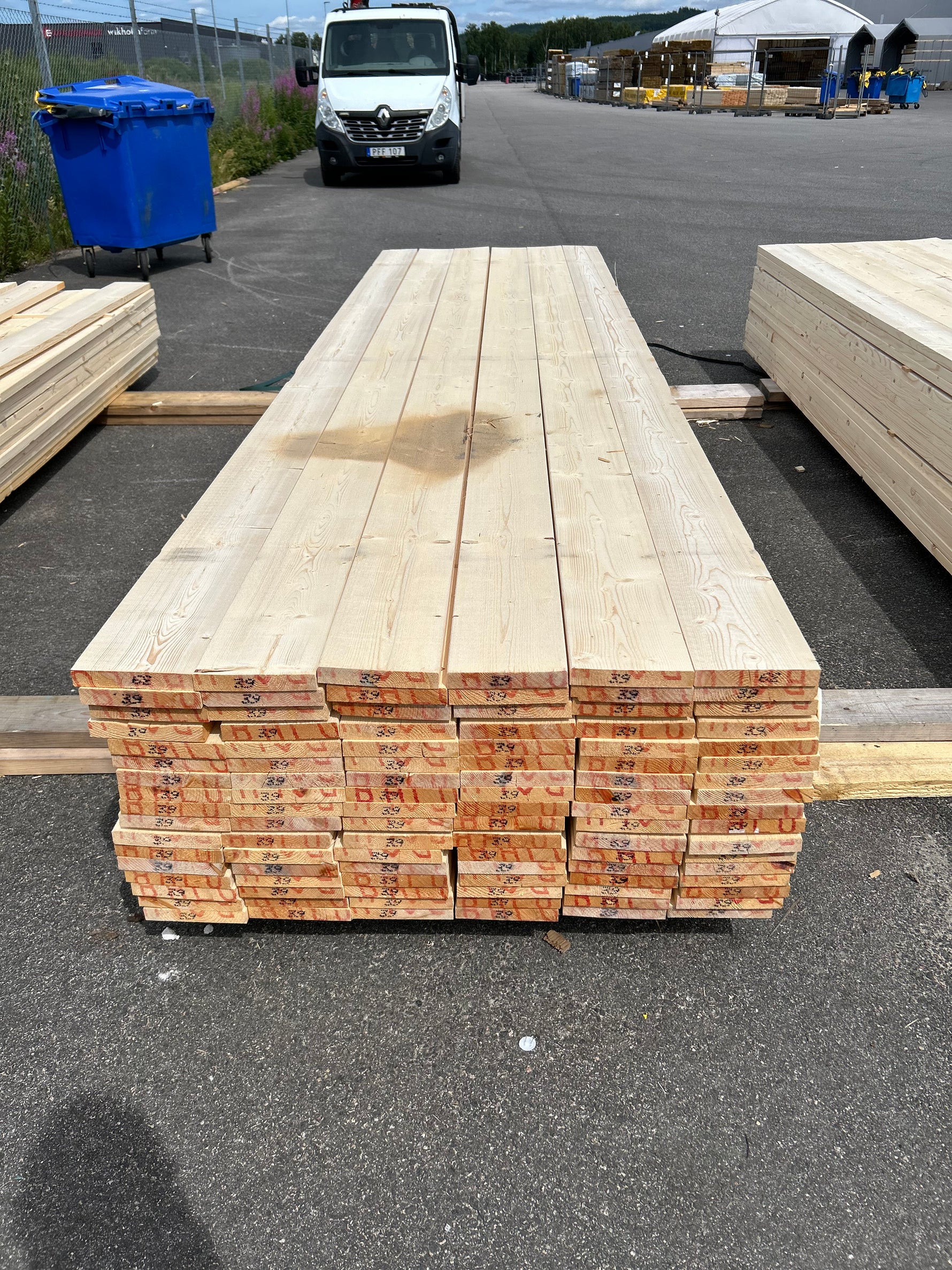 Paket Finsågade Brädor 28x170mm 3,90m 102st- Obehandlade