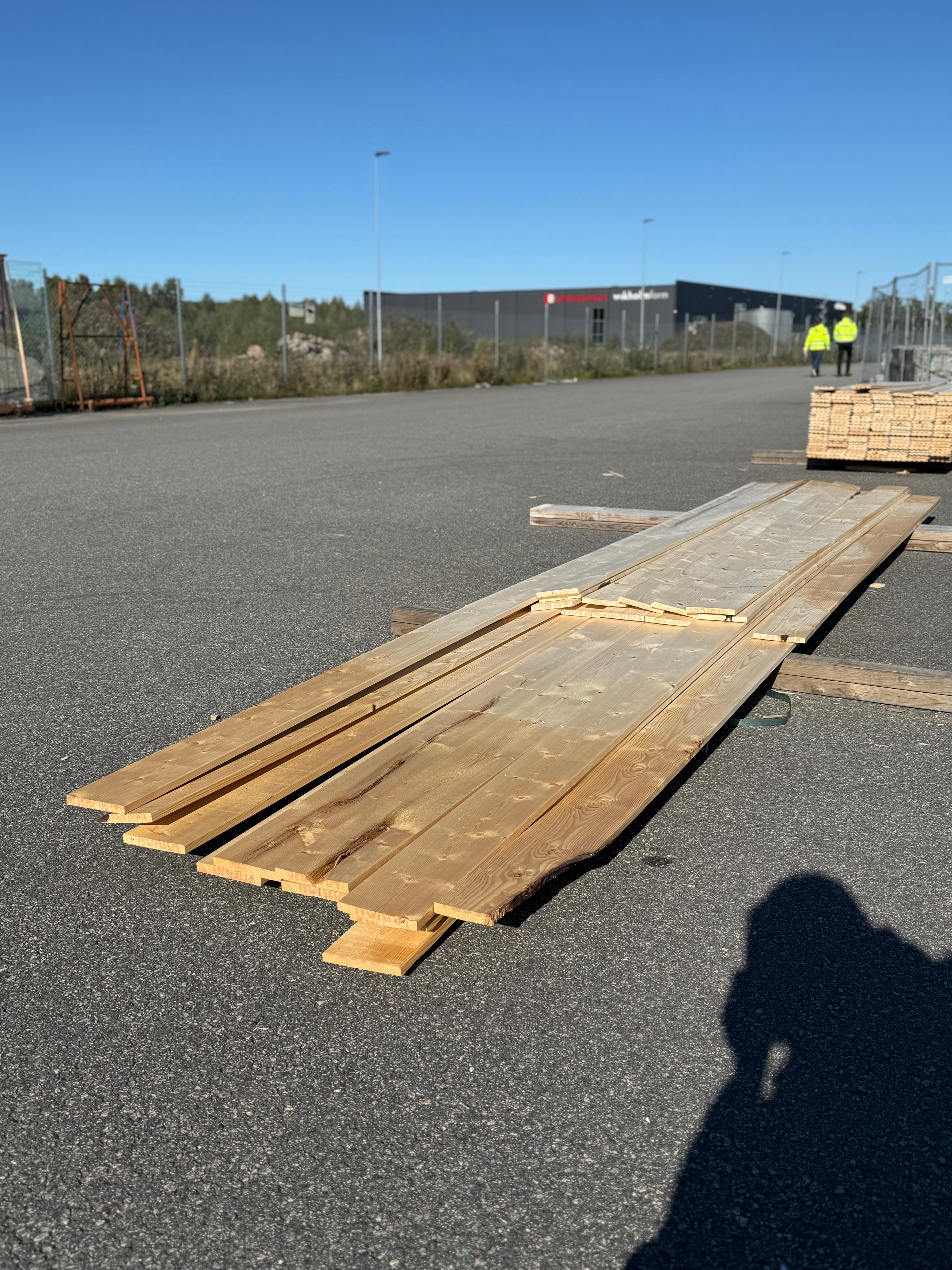 Paket Brädor 17,3x144mm – 26 st (3,30–5,10 m, gran, runtomhyvlat)
