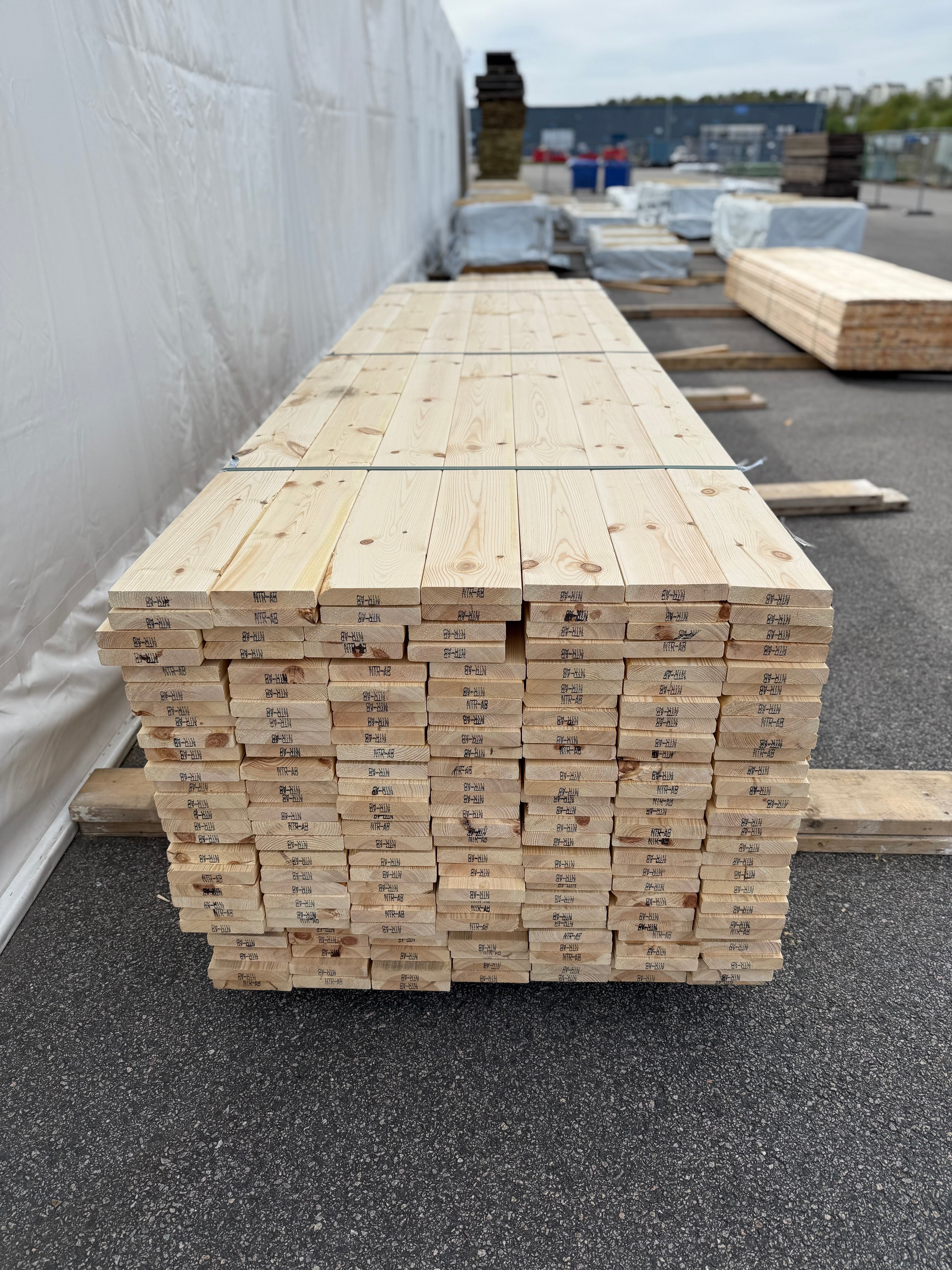 Hyvlad 27x145mm – Obehandlad Furu (Andrasortering)