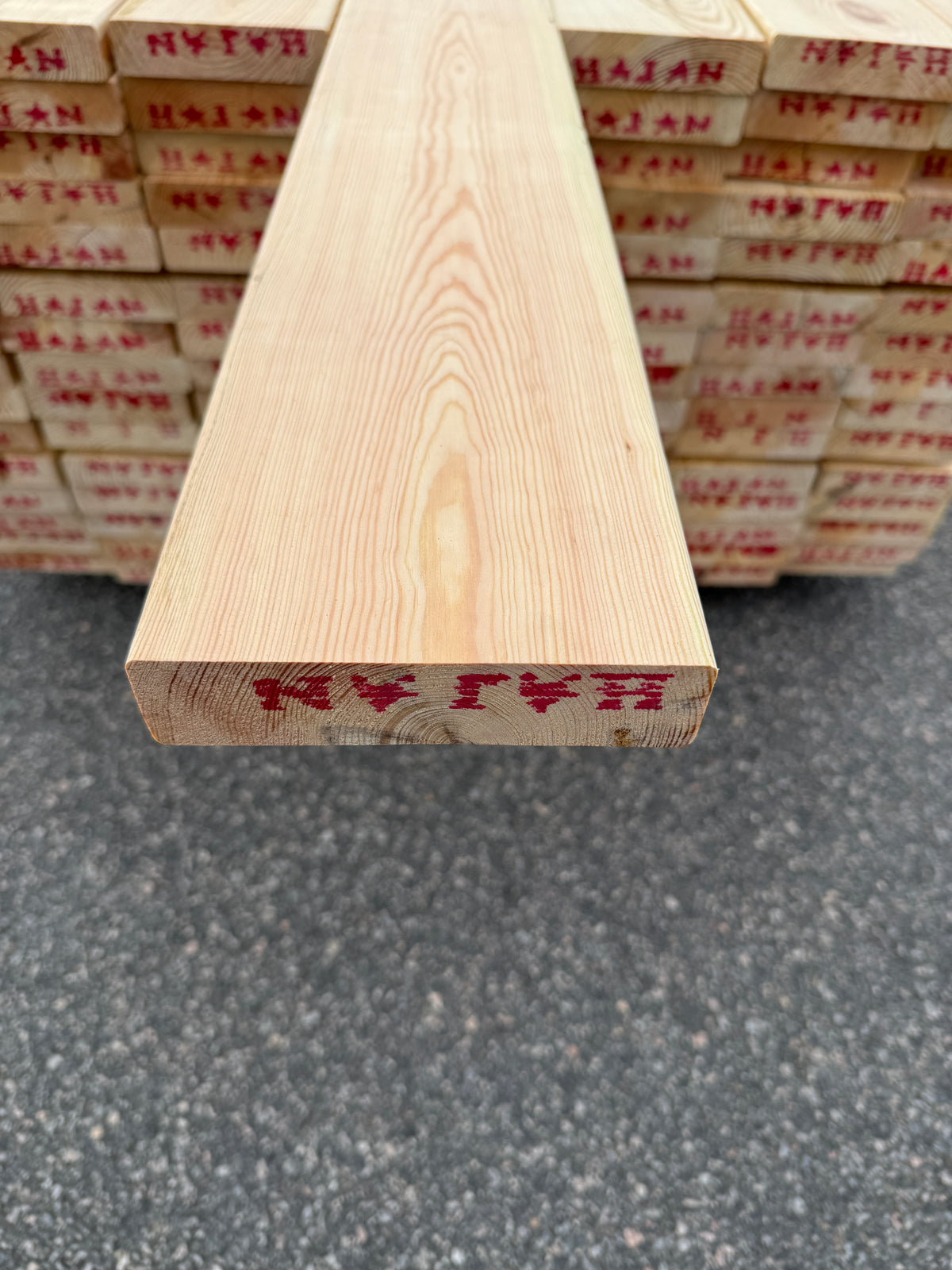 Paket Hyvlade Furu Brädor 36x148mm 4,50–4,80m – 105st (Andra sortering)