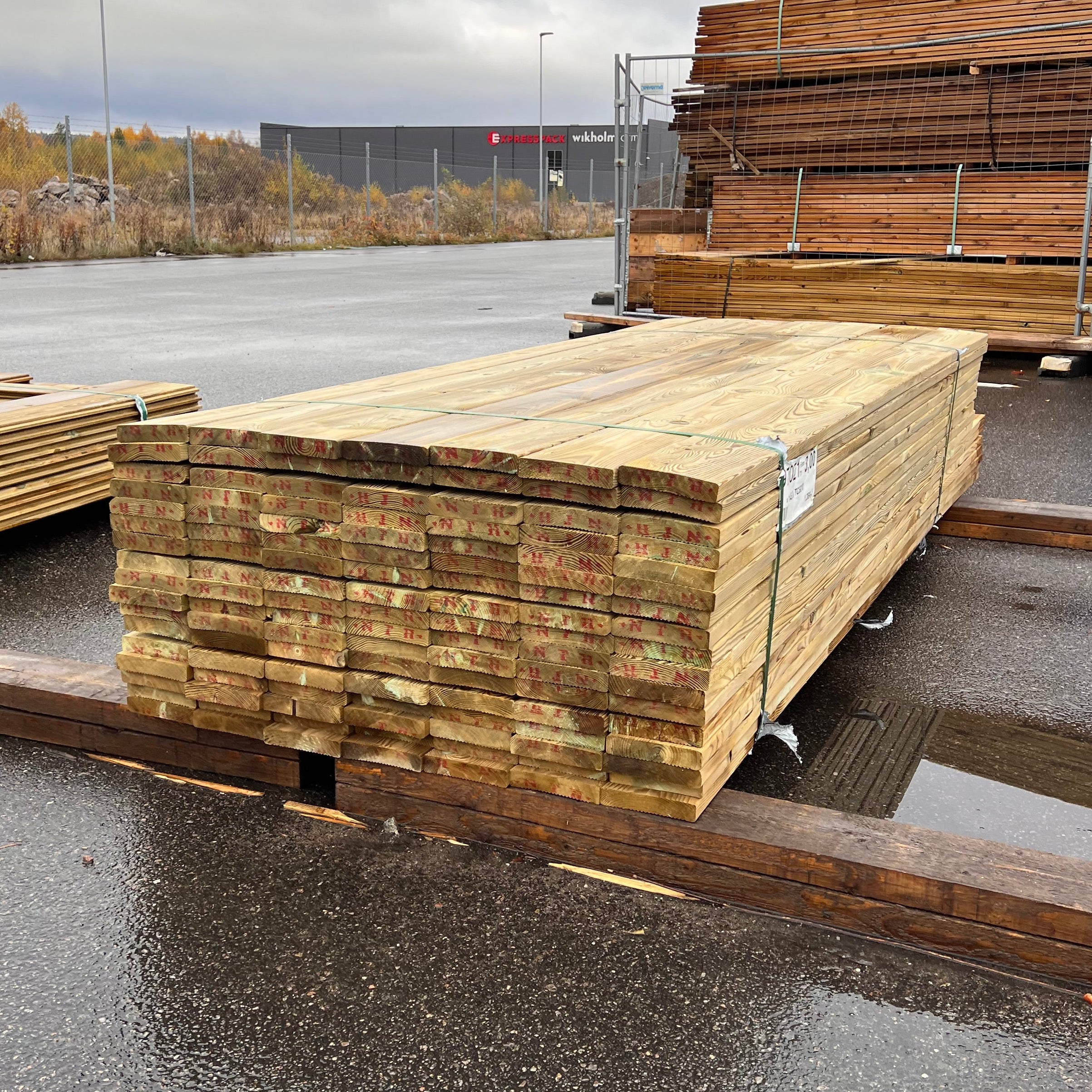 Paket Rillad Trall Tryckimpregnerad 28x145mm – 119 st (2,7–3,0 m, Furu, B-sortering)