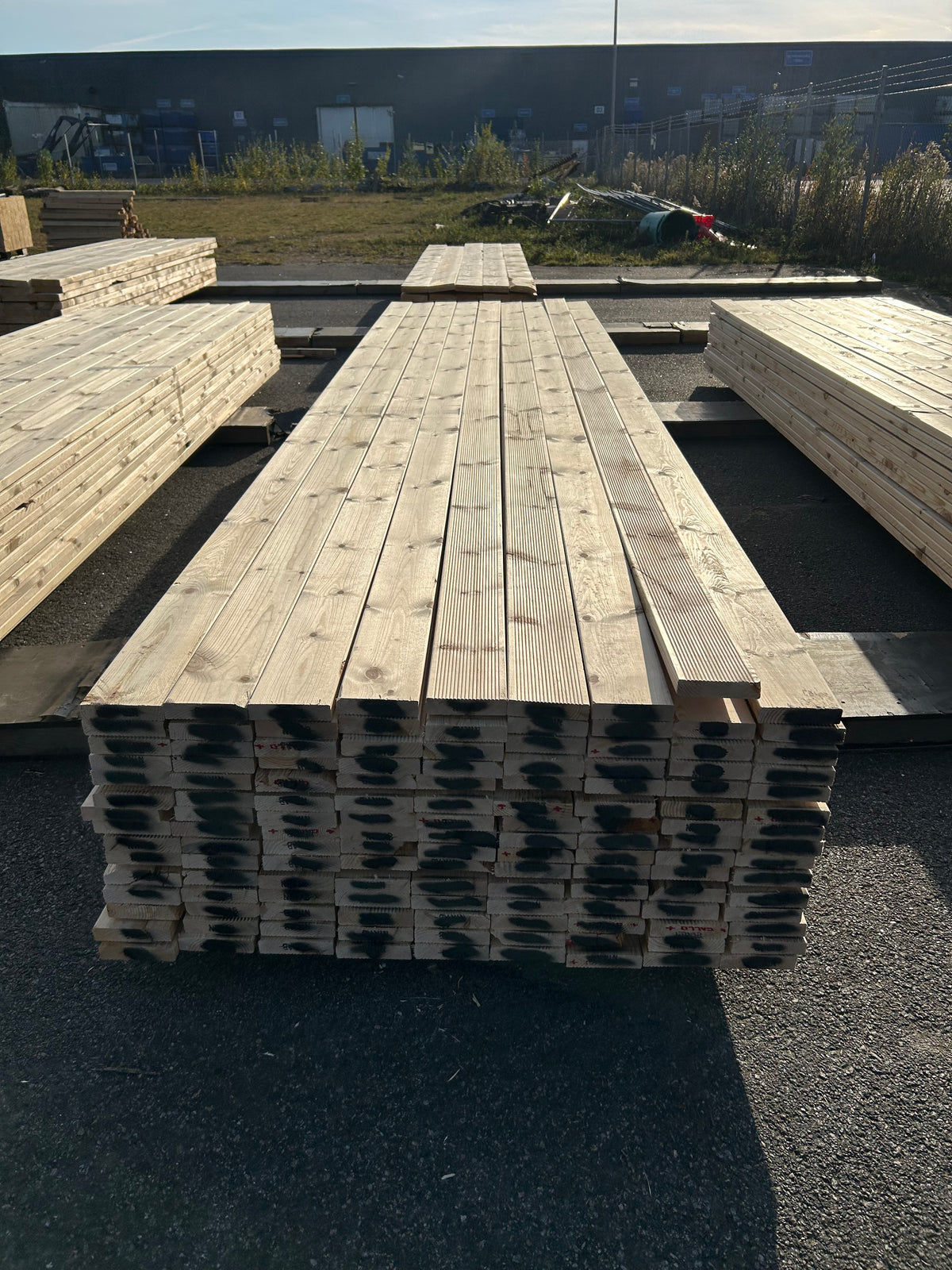 Paket Obehandlad Rillad Furu Trall 28×120 mm (4,50 m) 135 st