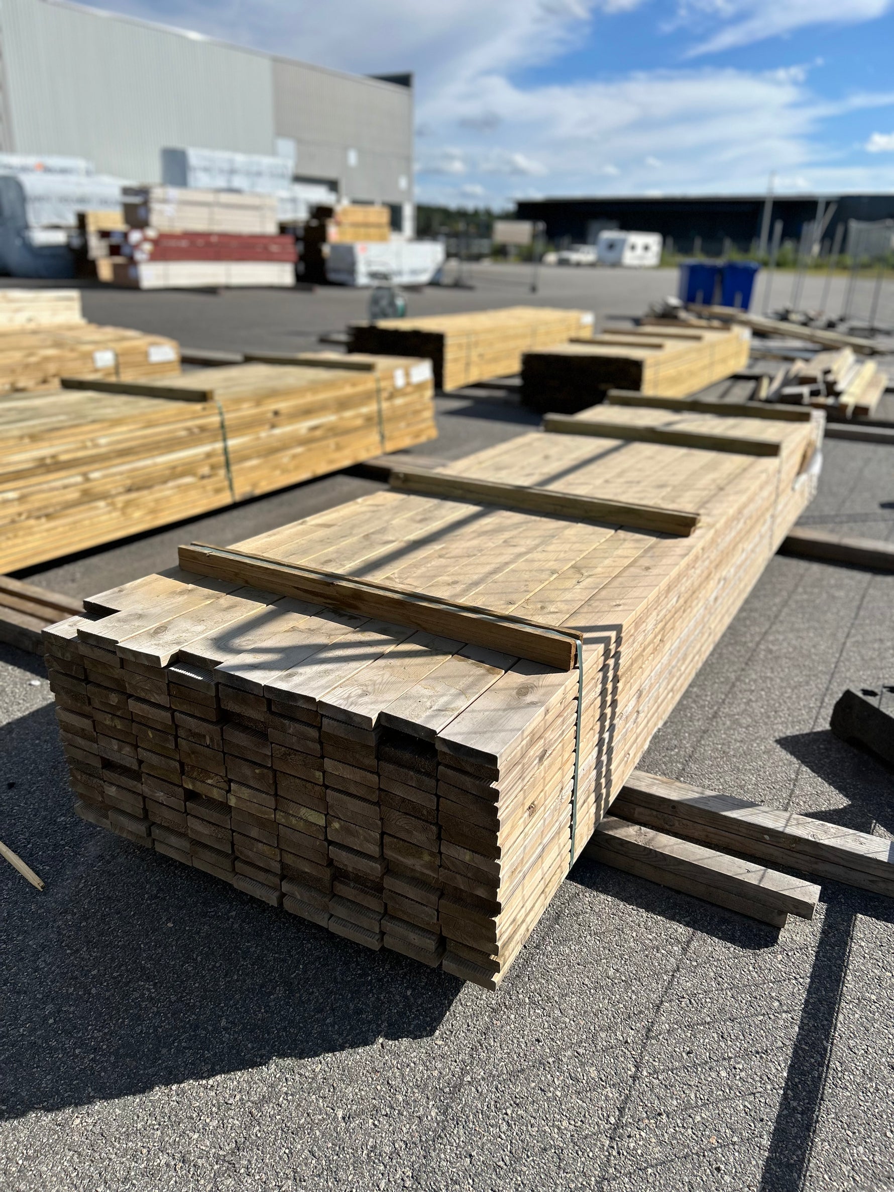 Paket Tryckimpregnerad Rillad Trall 28x120mm 3,90–4,20m 144st Väderbitet