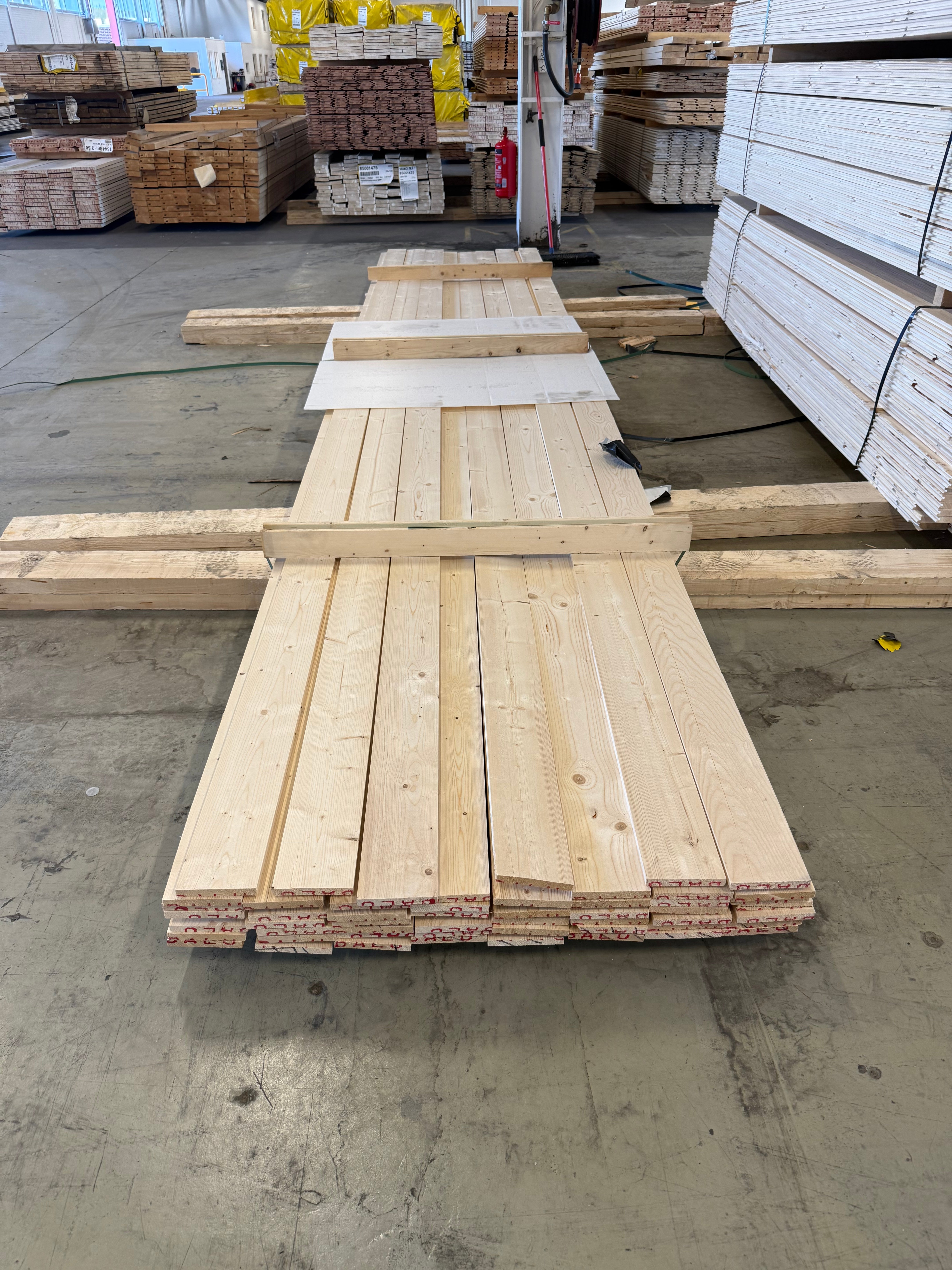 Paket Hyvlade Brädor 15x120 mm – 5,40 m – 53 st