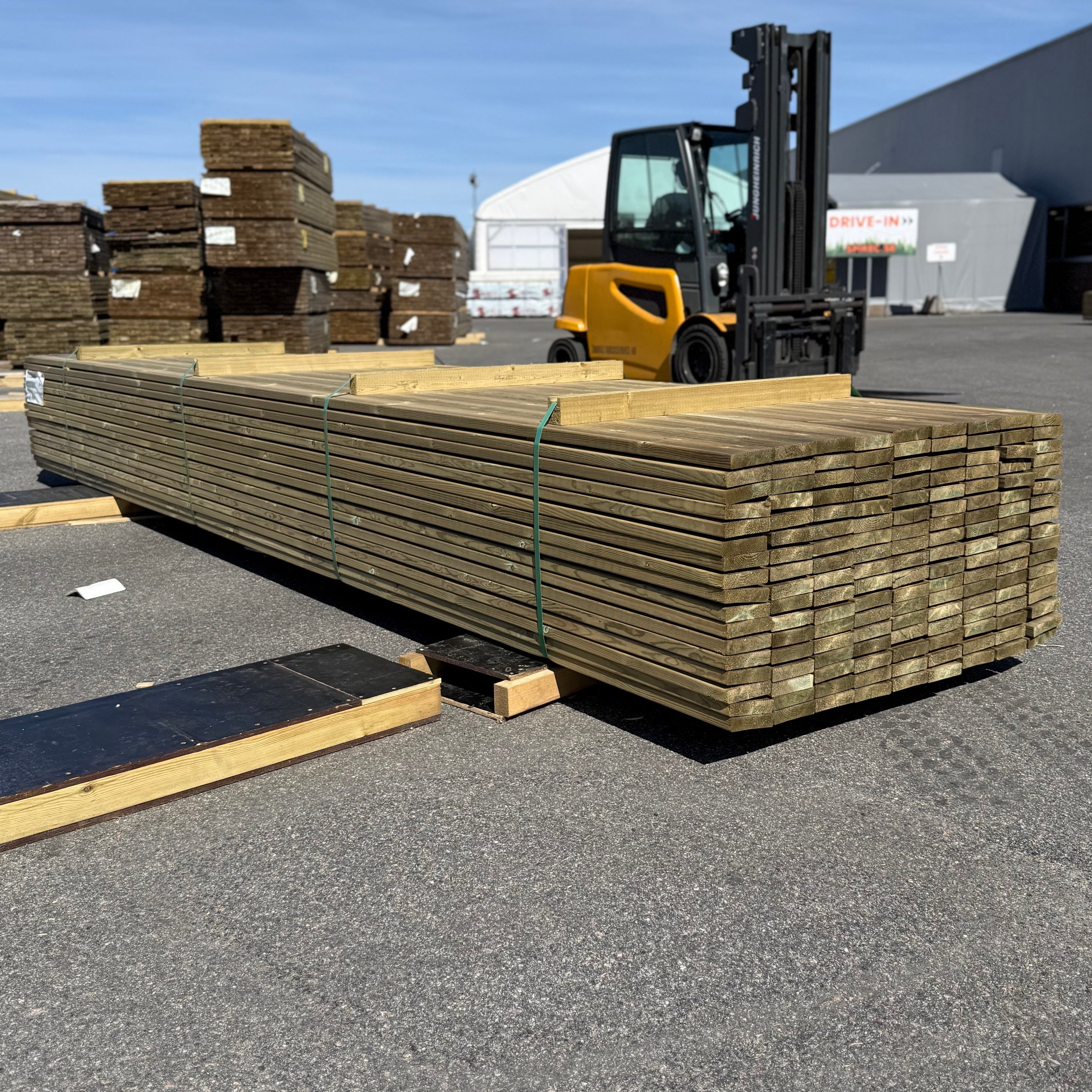 Paket Tryckimpregnerad Rillad Trall 28x120mm, 153st 4,80m