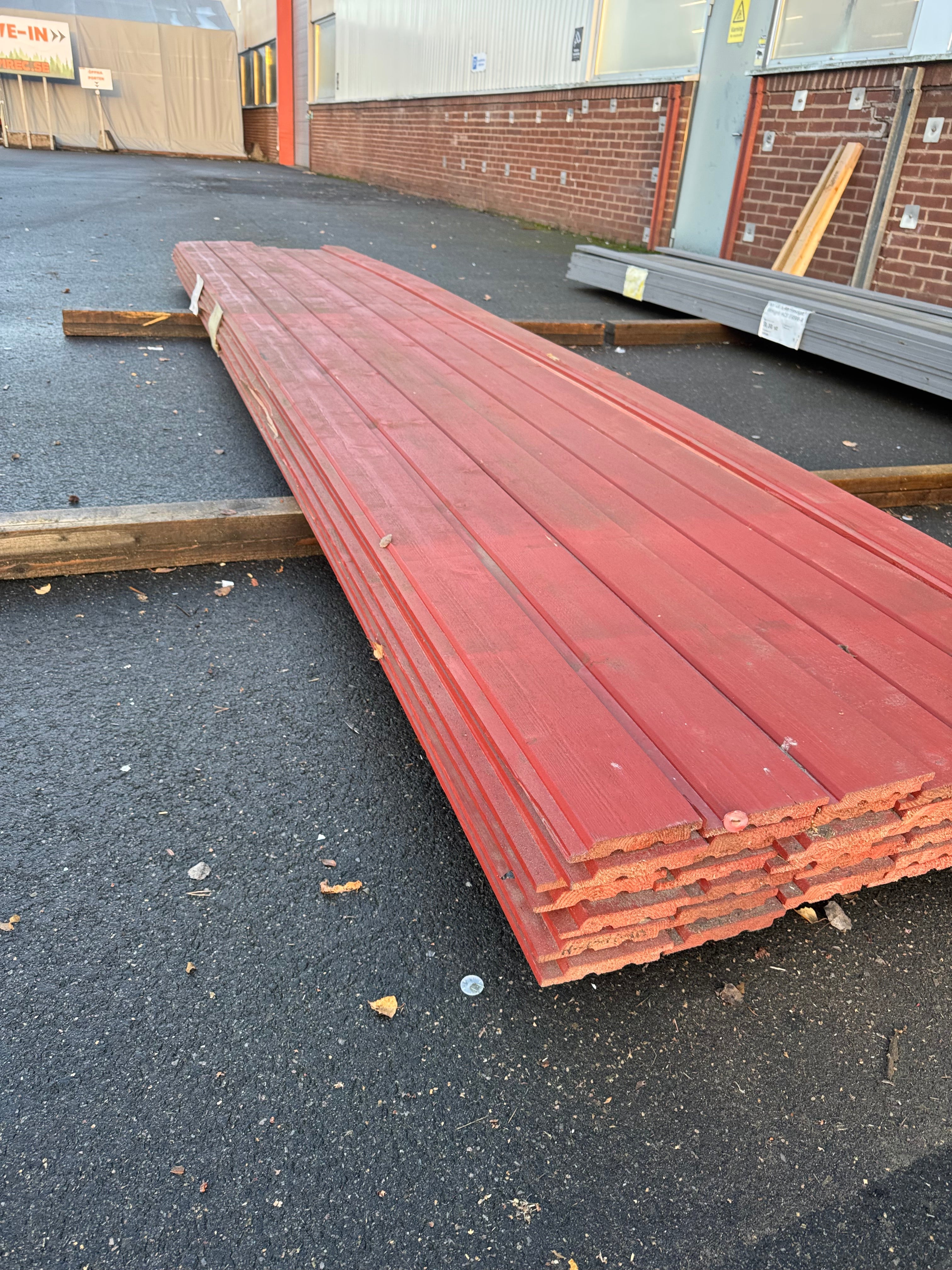 Paket Ytterpanel Falsad Enkelfas 21x147 mm – 46 st (5,10 m, Brandröd)