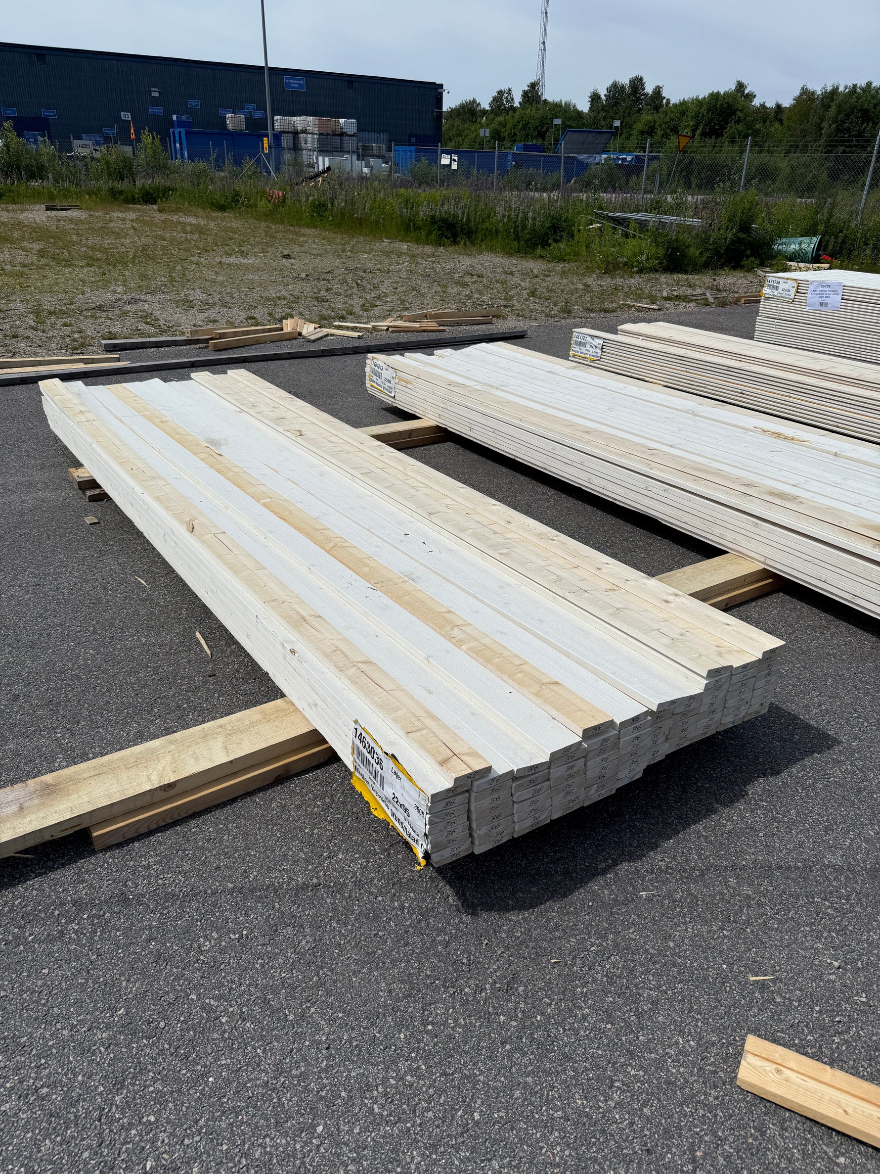 Paket Finsågade Brädor 22x95mm, 89st 3.60m Grundmålad
