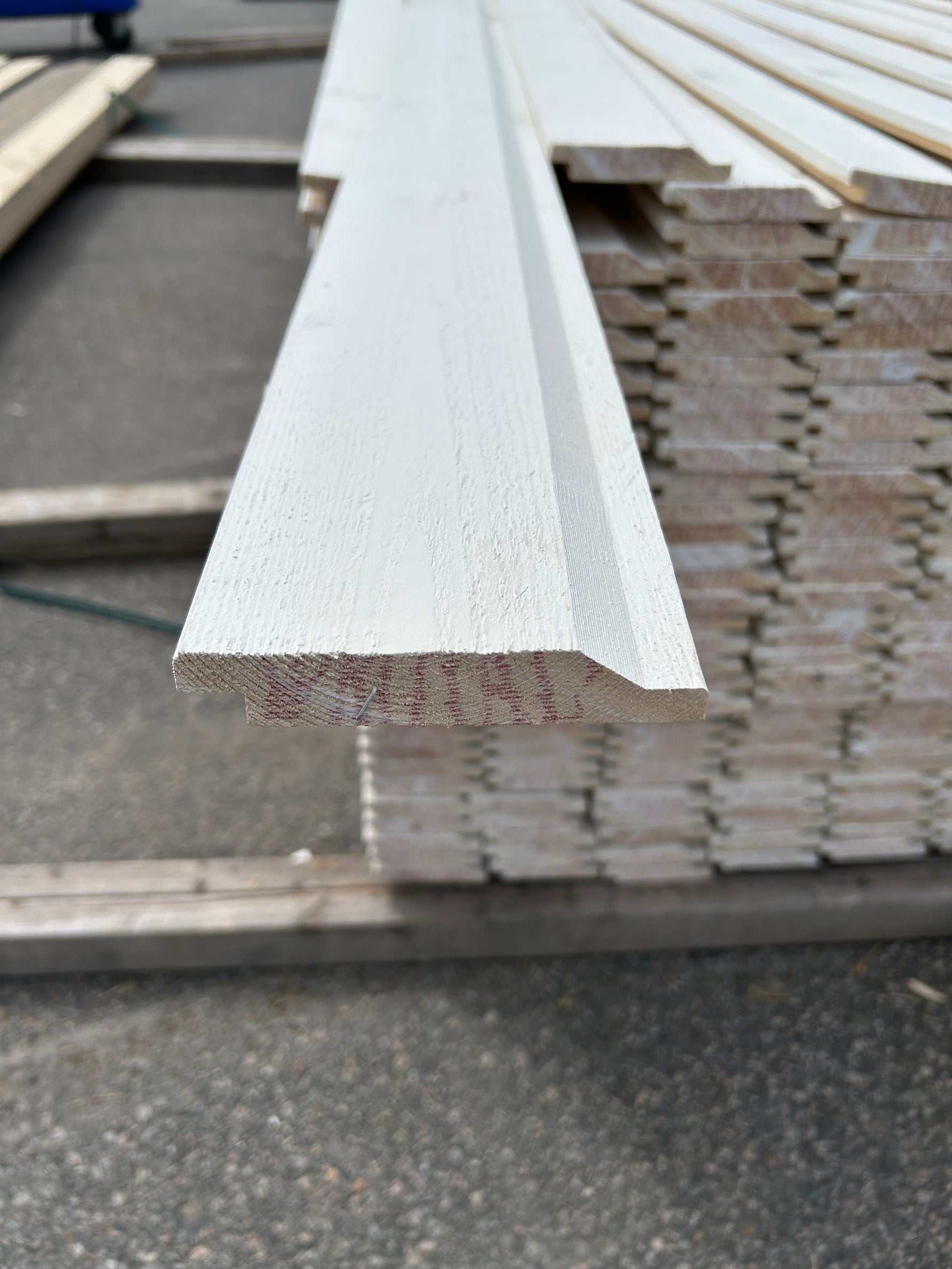 Enkelfas Halvspont 22x120mm, 3.60m Grundmålad Vit (Säljs per bunt/5st)