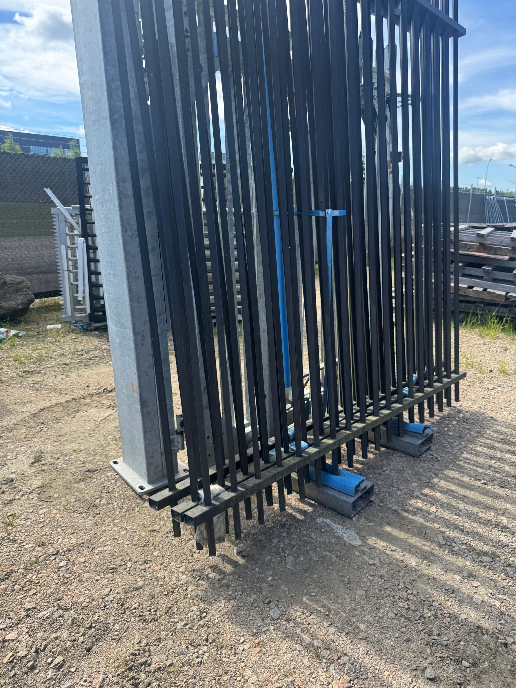 Staketsektioner och grind