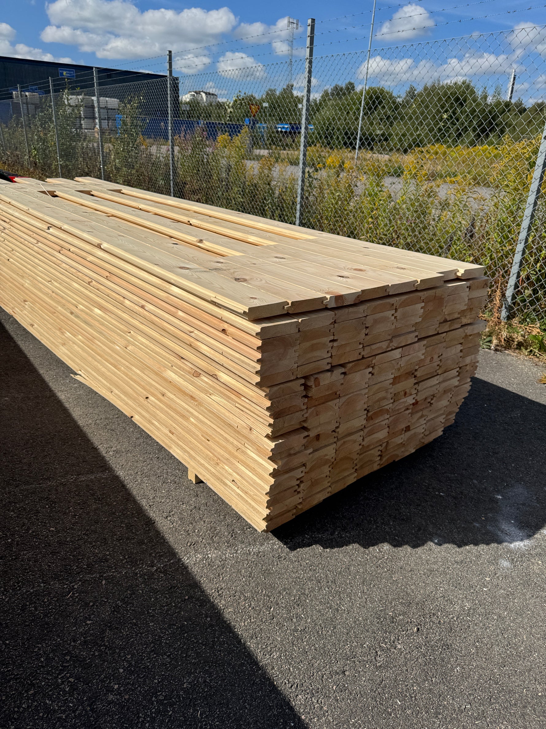 Paket Hyvlad Panel med Spont 34x145 – 165st – 4.20 m – ANDRASORTERING