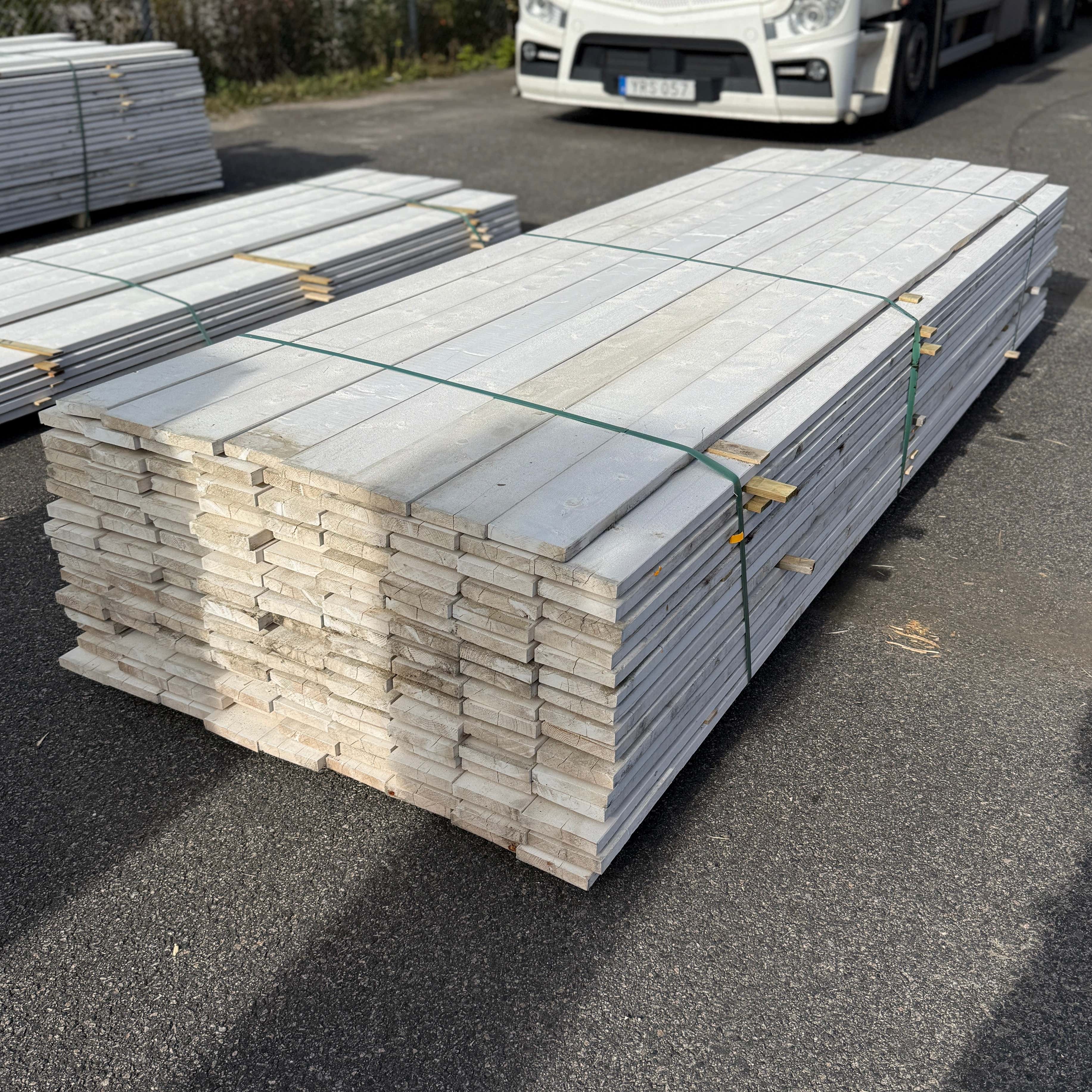 Paket Finsågade Brädor 22x120mm 3,00m 143st Grundmålade