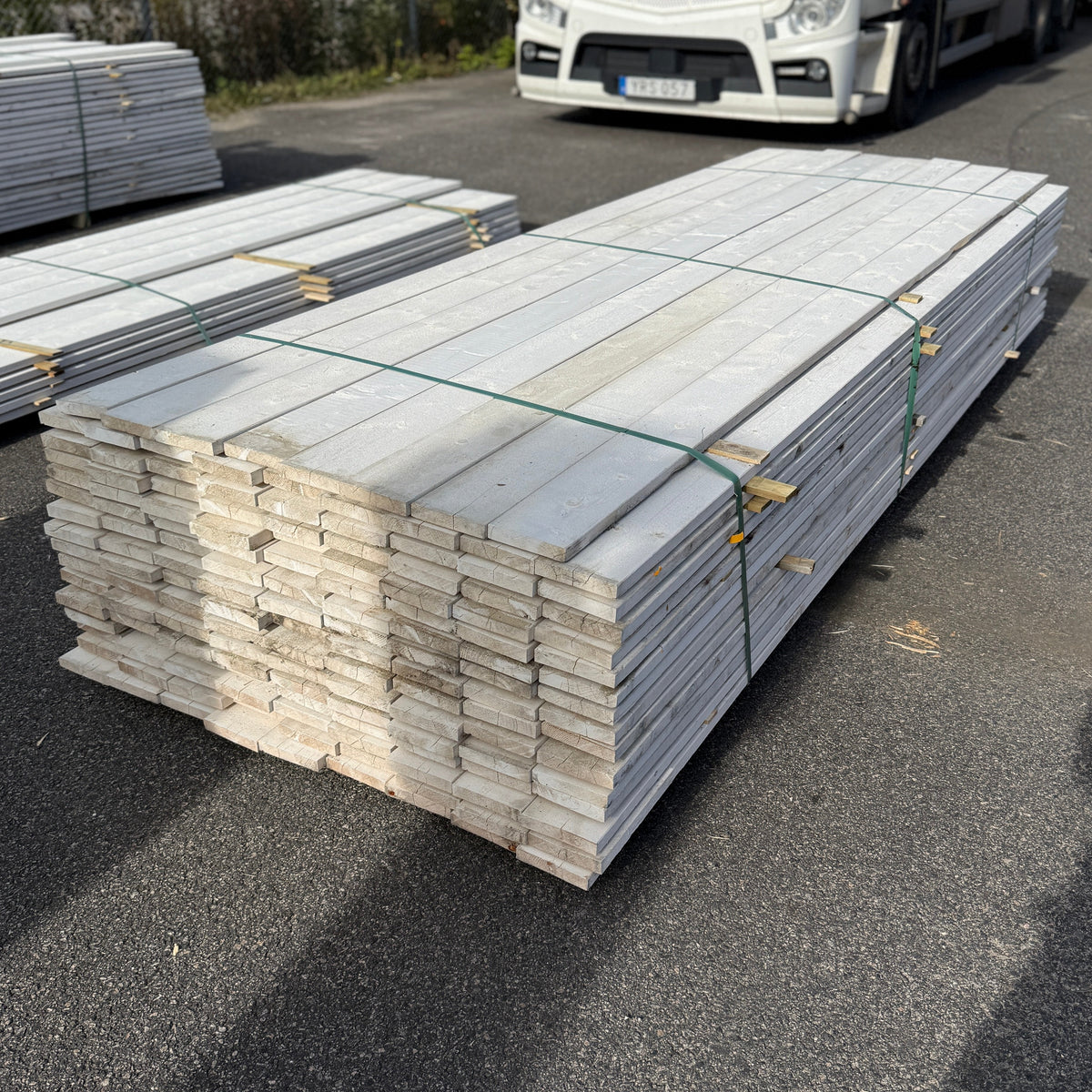 Paket Finsågade Brädor 22x120mm 3,00m 143st Grundmålade