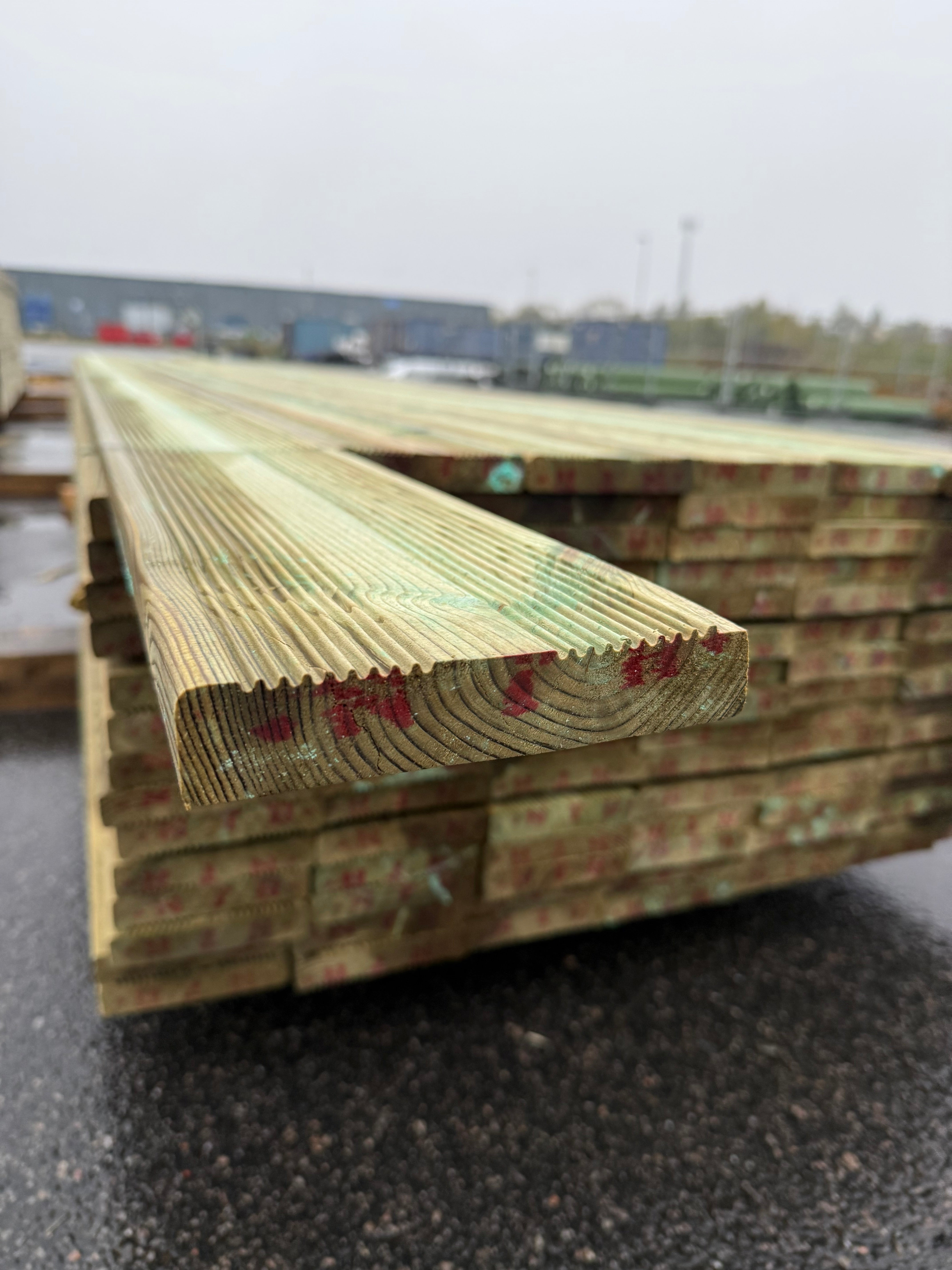 Paket Tryckimpregnerad Rillad Trall 27x145 – 105 st 4,20m (B-sortering)