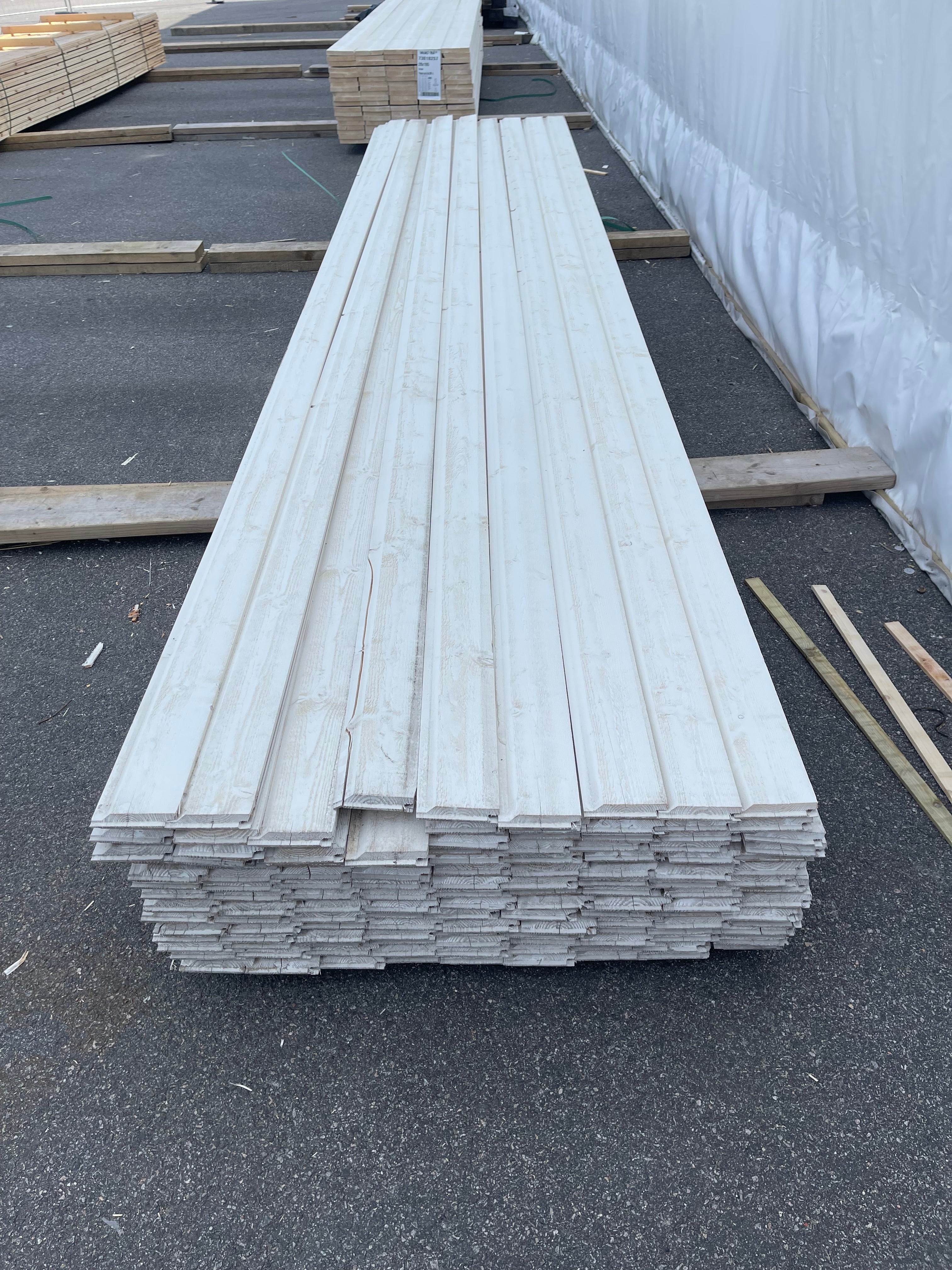 Paket Enkelfaspanel Vit 22x120 mm – 5,40 m – 137 st Vattenskadat