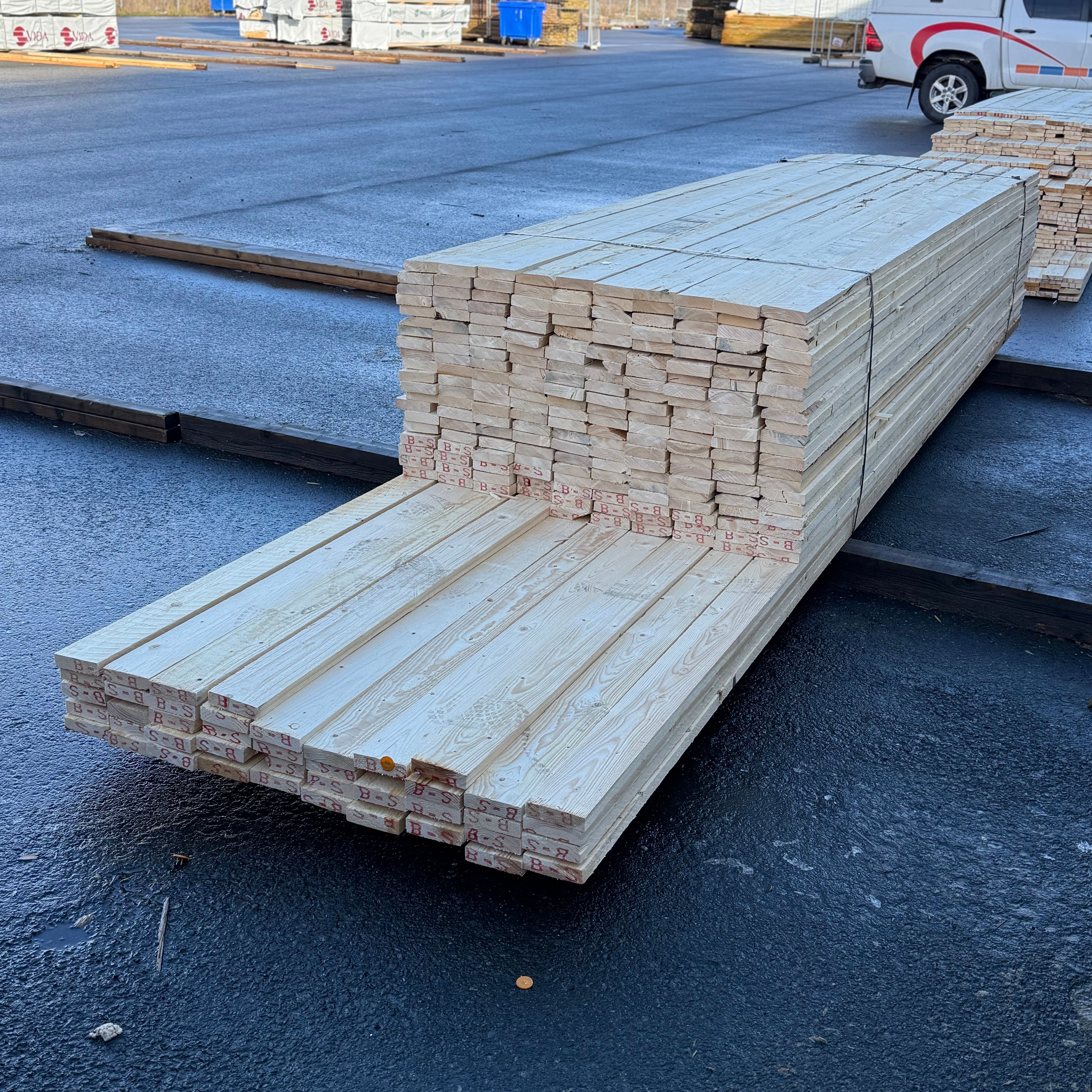 Paket Brädor 25x100mm Råsågade – 249 st (3,6–4,8 m, gran, obehandlad)