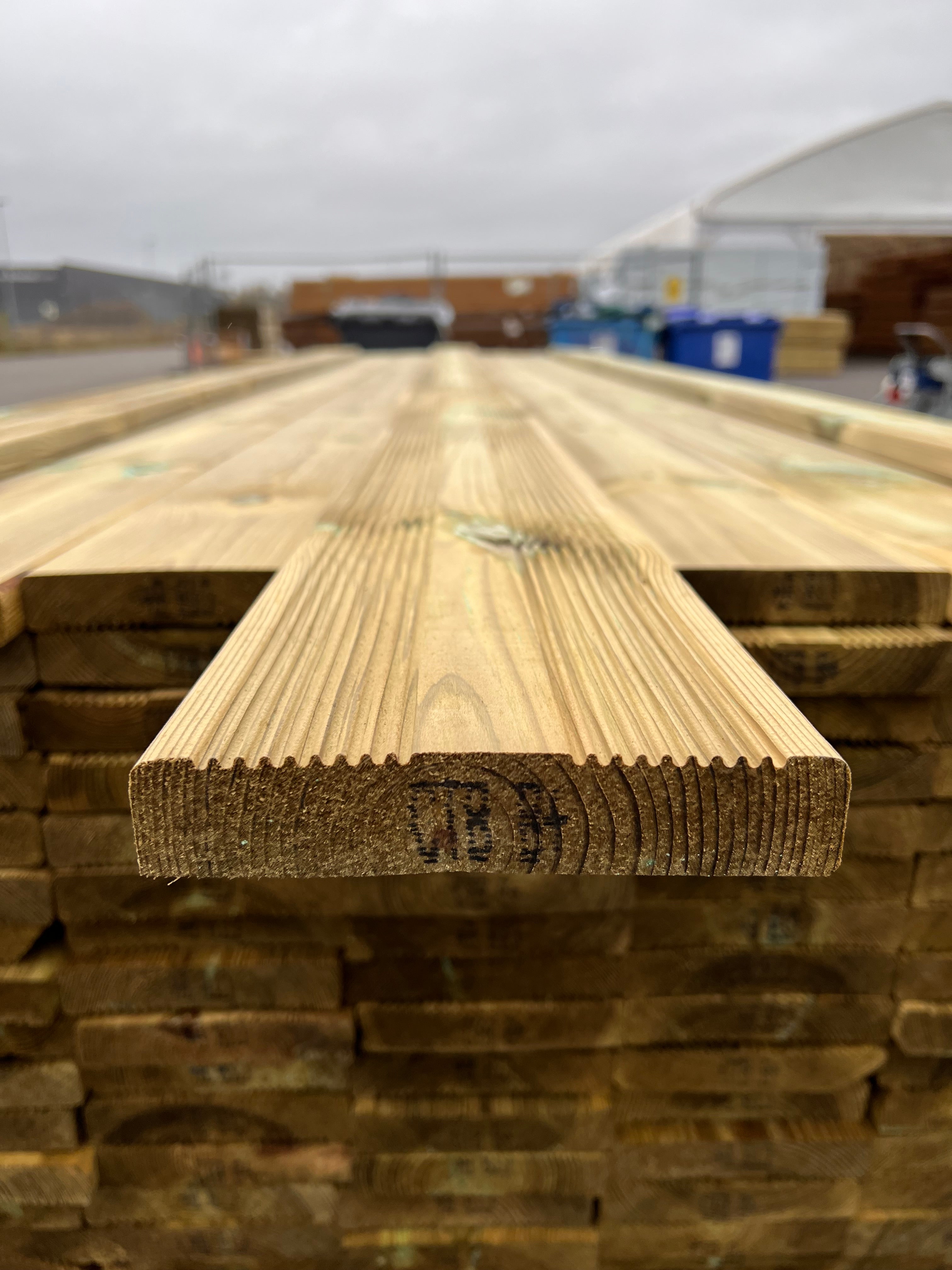 Tryckimpregnerad Rillad Trall 27x145 3,60 m – 206 st (B-sortering)