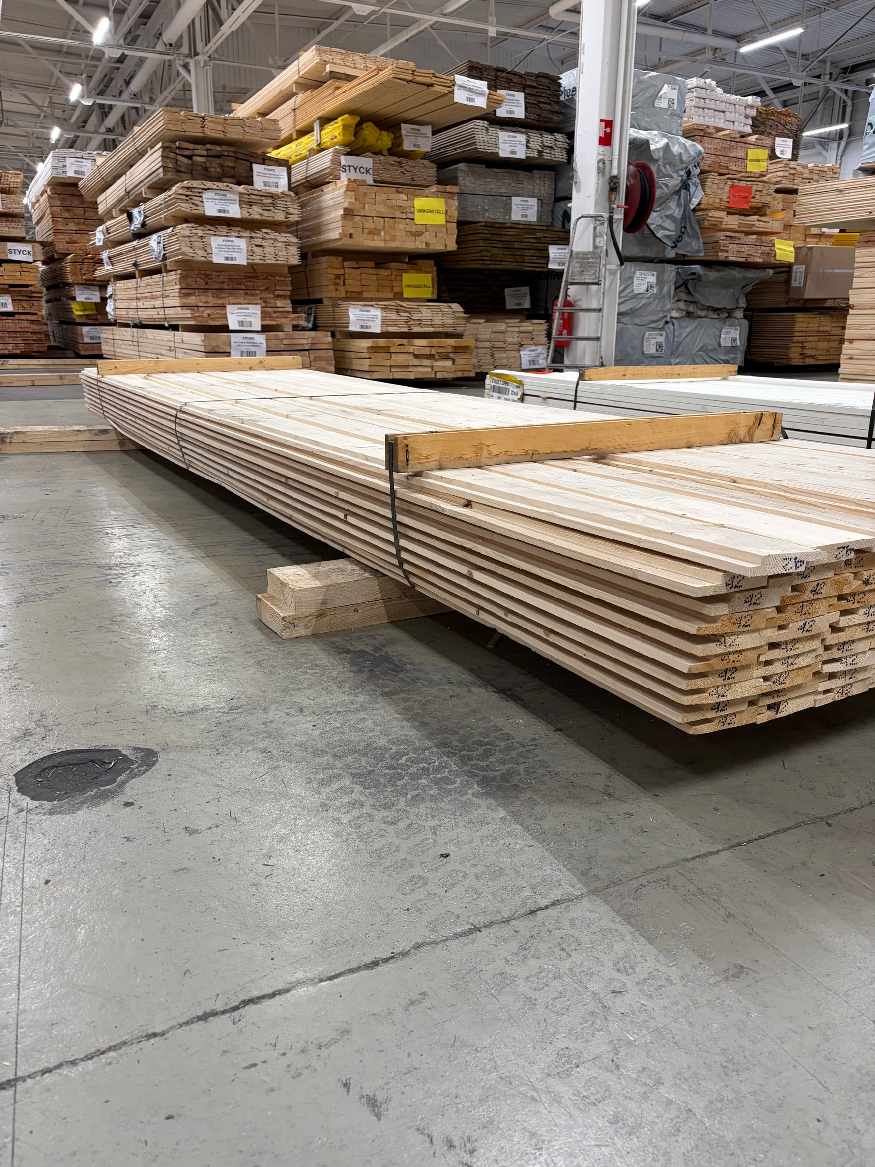 FOTAD PÅ HYVLADE SIDAN ISTÄLLET FÖR FINSÅGADE SIDAN Paket spontad panel 22x120 4,20 m 89 st - Spirec