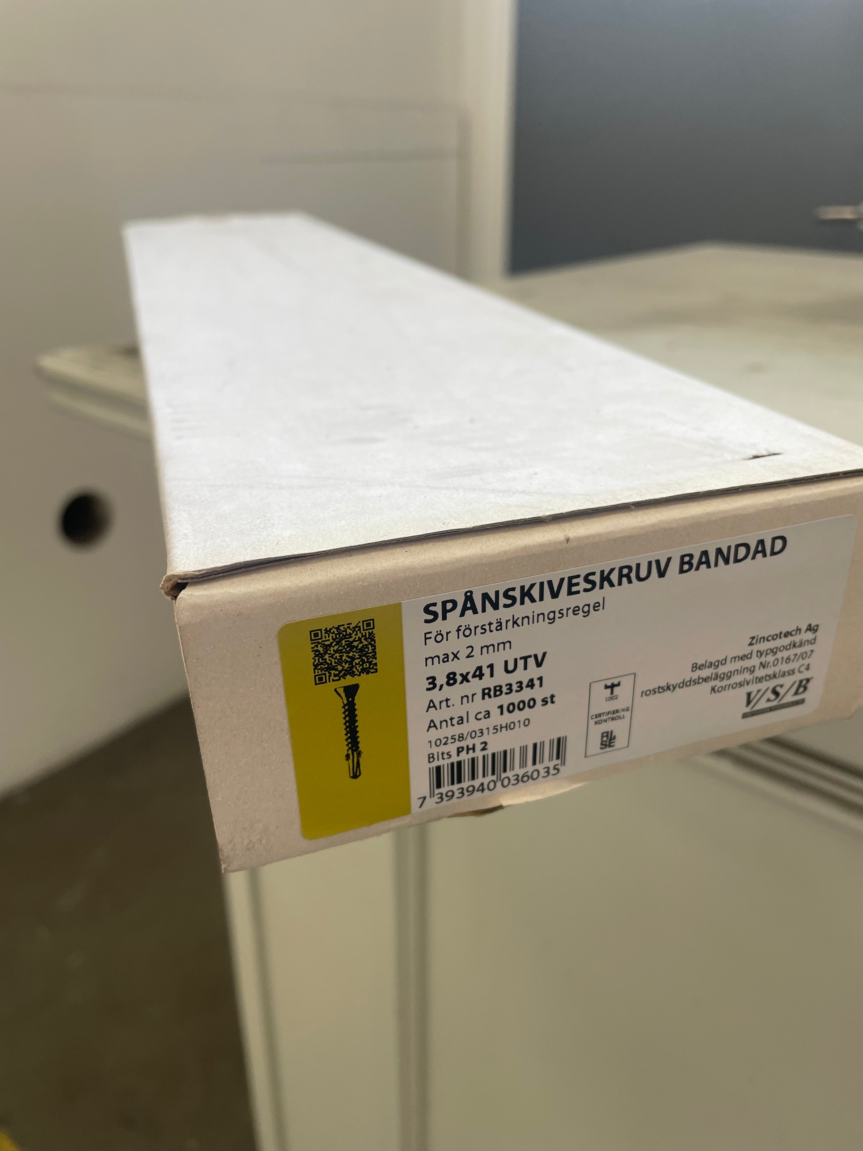 Bandad spånskiveskruv 3,8x41