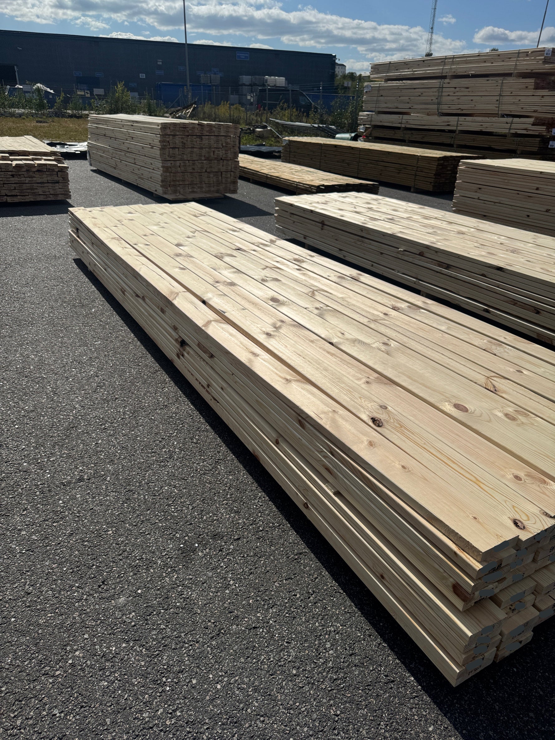 Paket Hyvlad 28x120 – 90st – 4.20 m – ANDRASORTERING