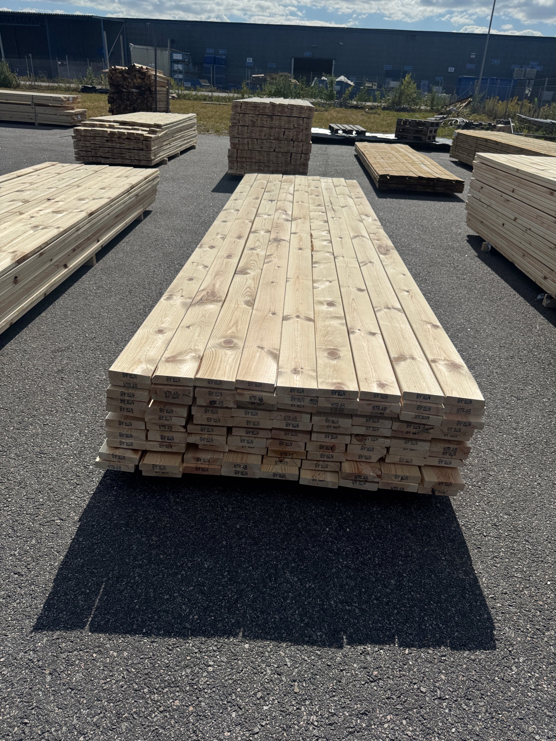 Paket Hyvlad 28x120 – 90st – 4.20 m – ANDRASORTERING