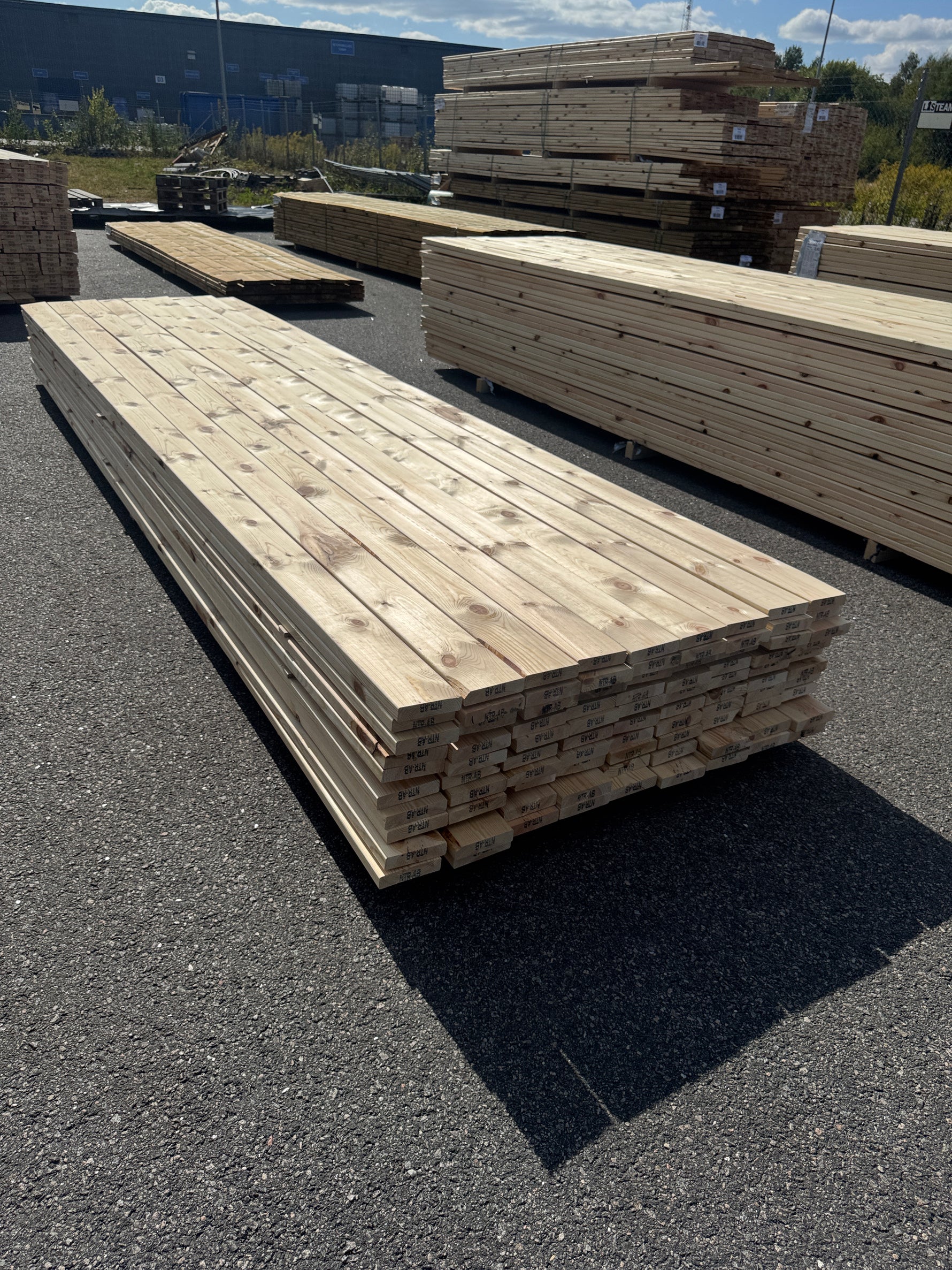 Paket Hyvlad 28x120 – 90st – 4.20 m – ANDRASORTERING