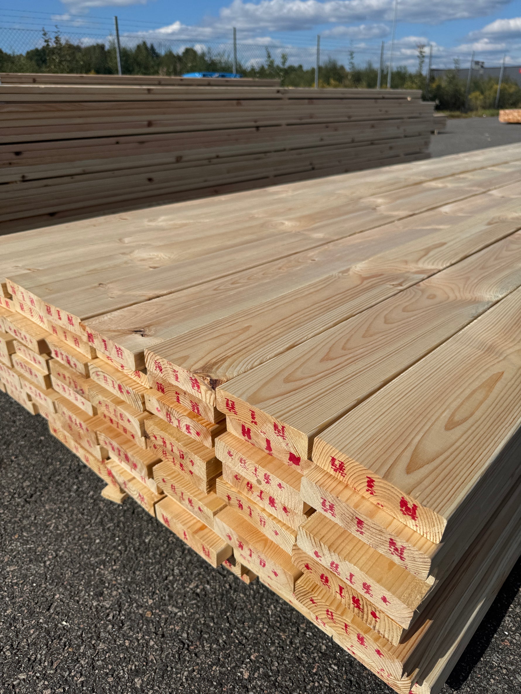 Paket Hyvlad 28x120 – 90st – 4.20 m – ANDRASORTERING